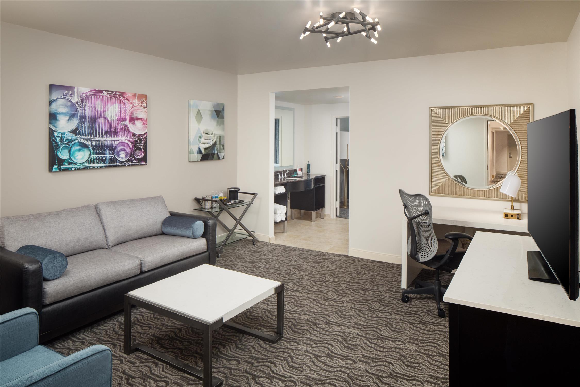 DoubleTree Suites by Hilton Detroit Downtown - Fort Shelby 1