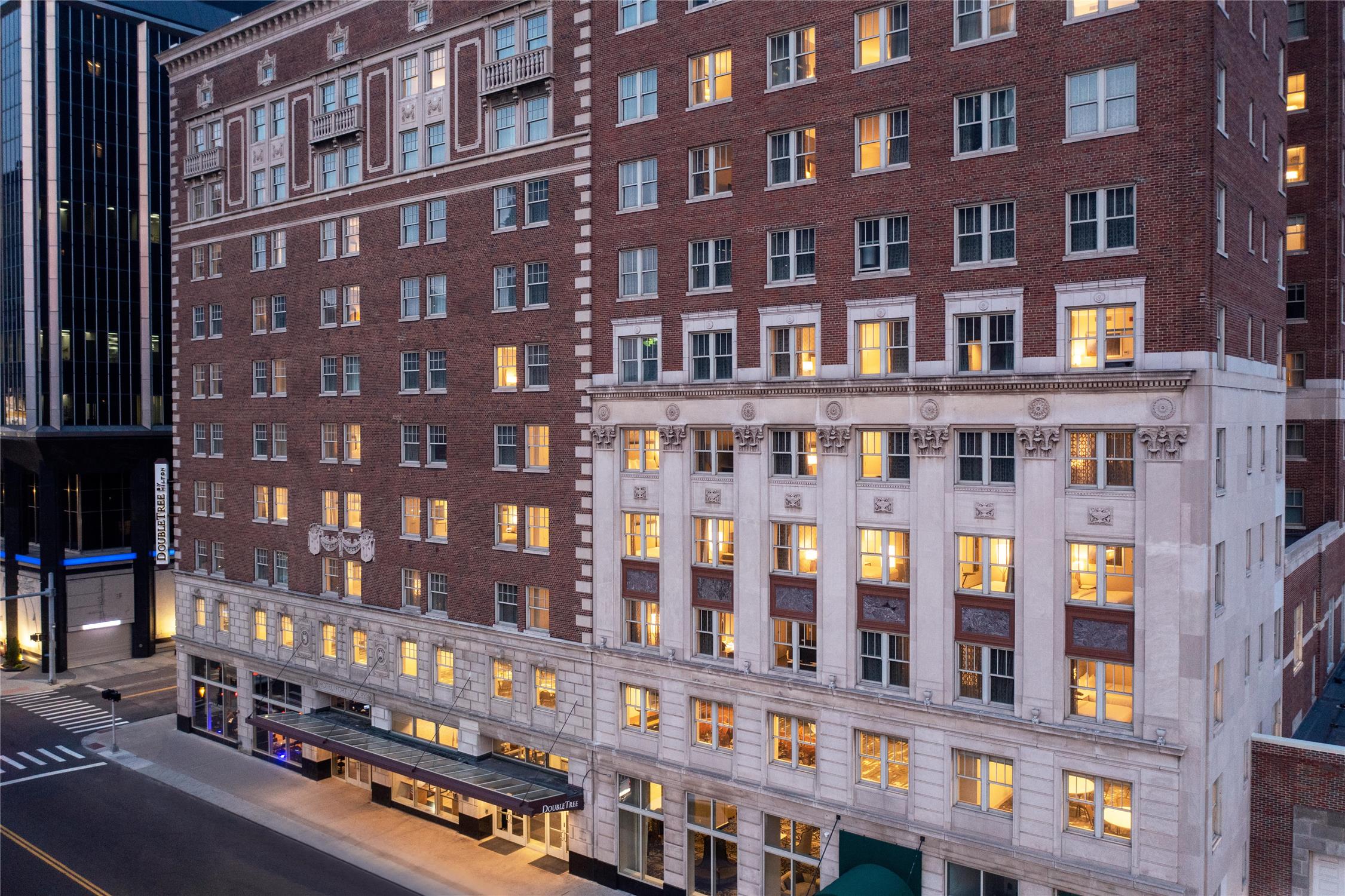 DoubleTree Suites by Hilton Detroit Downtown - Fort Shelby 2