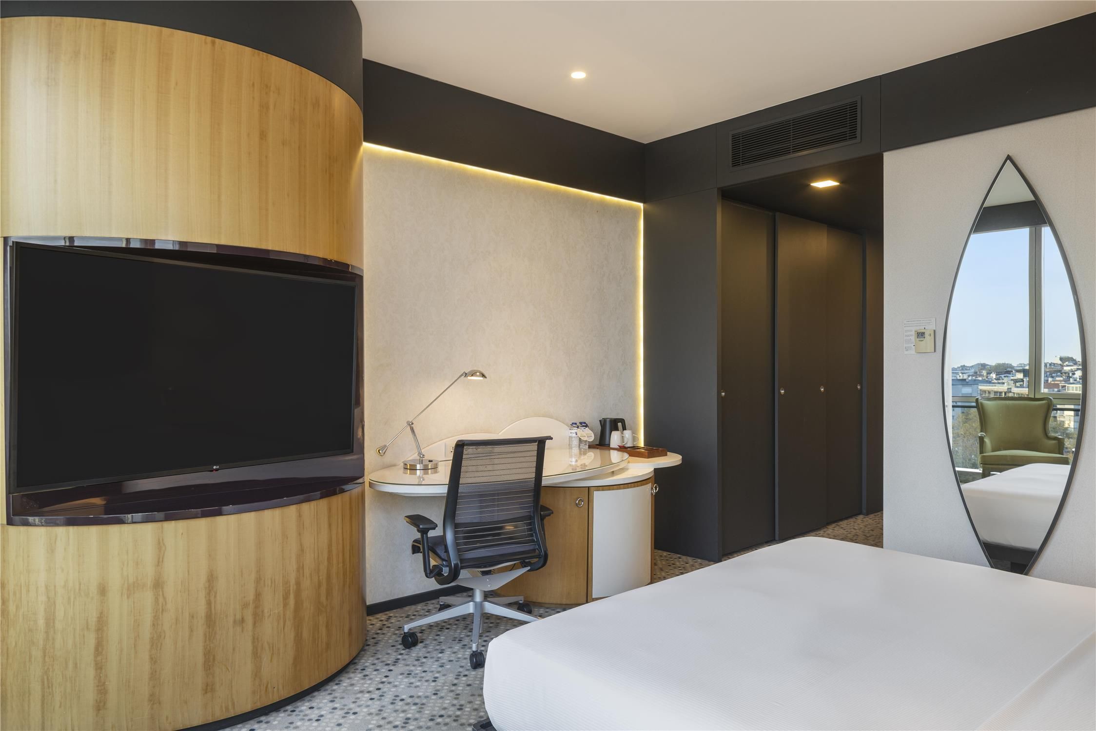 Deluxe Room with Partial Sea View