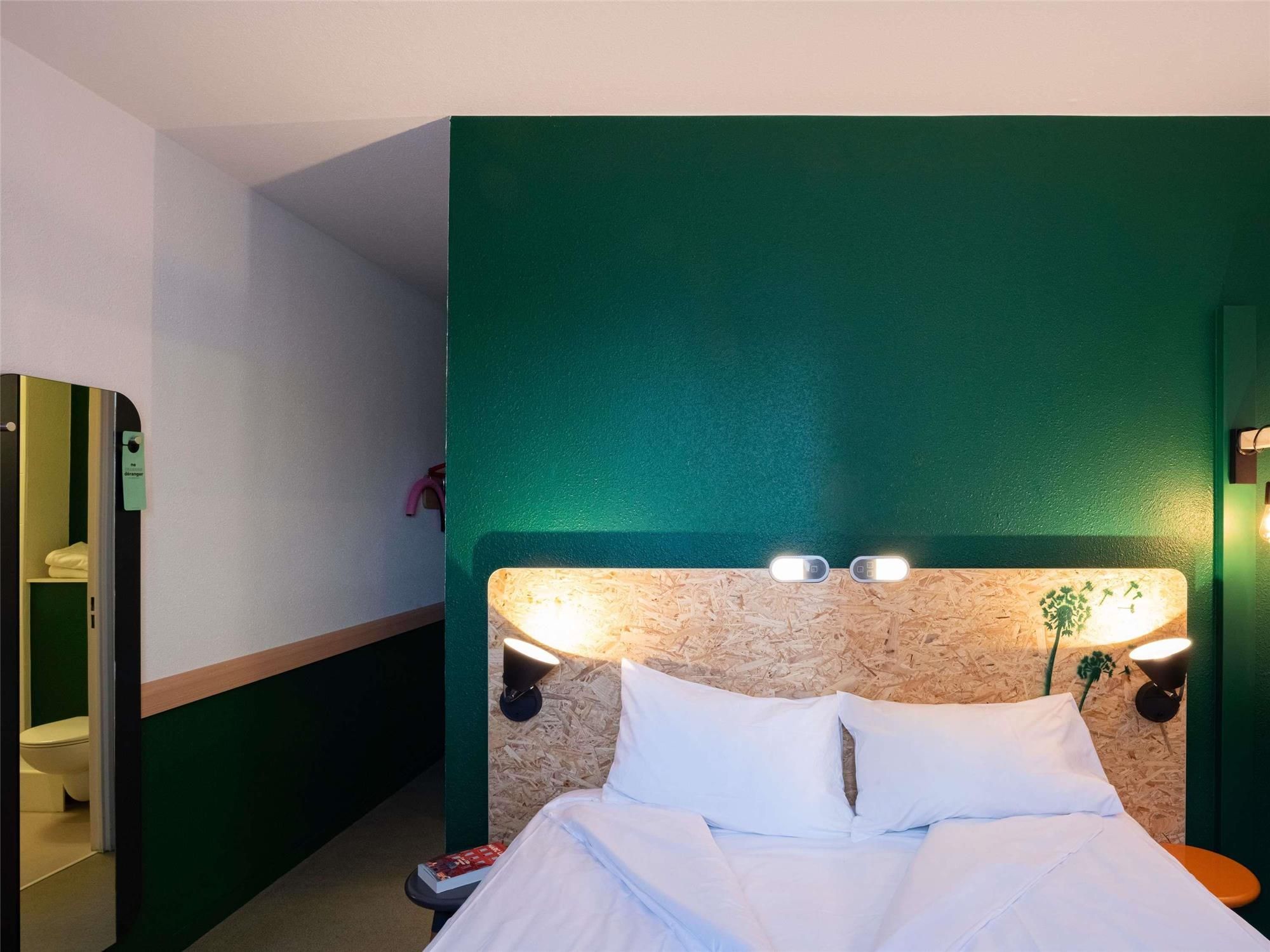 PURE room with a double bed and a convertible sofa for 1 person