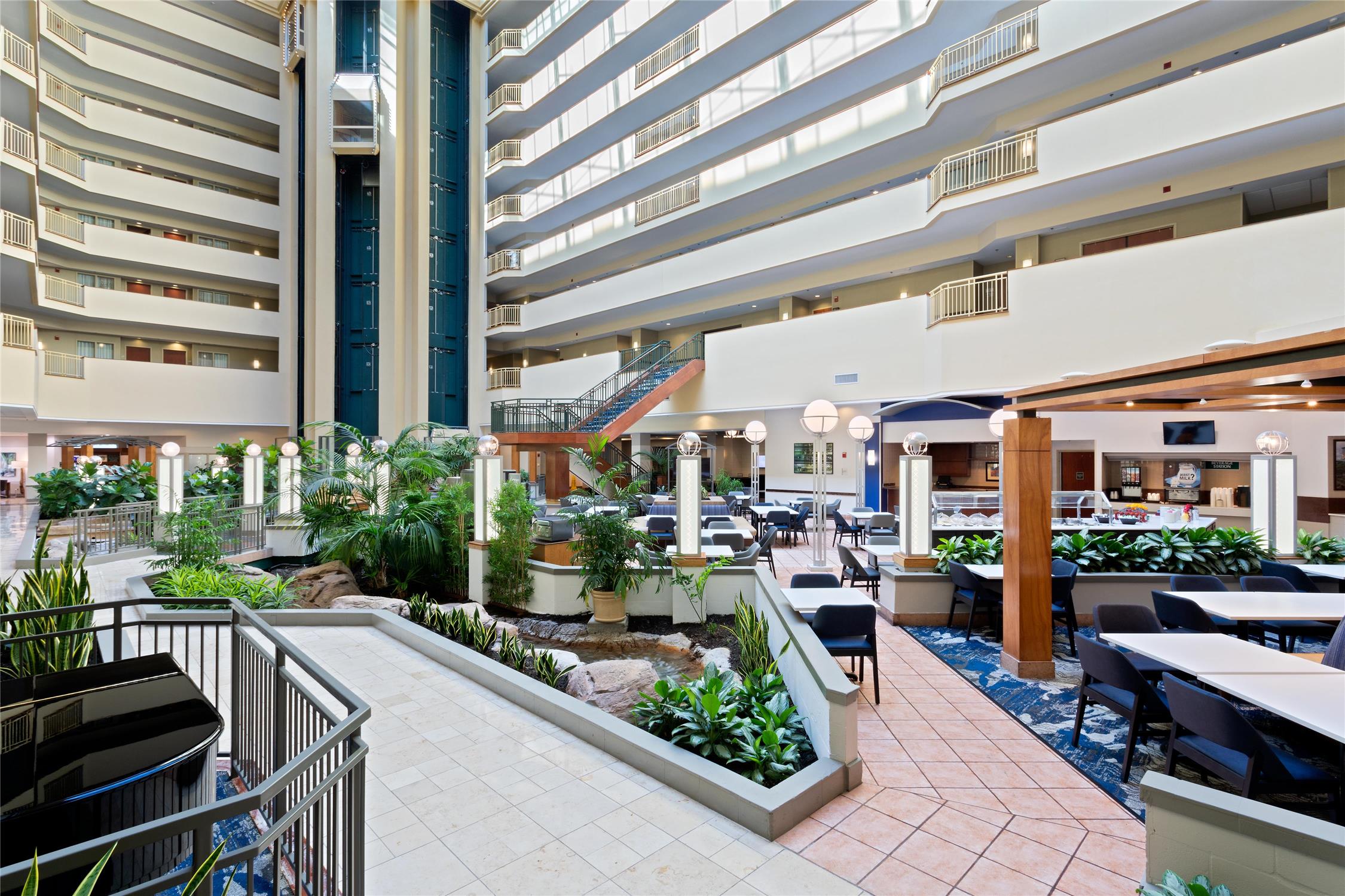 Embassy Suites by Hilton Tampa USF Near Busch Gardens 2