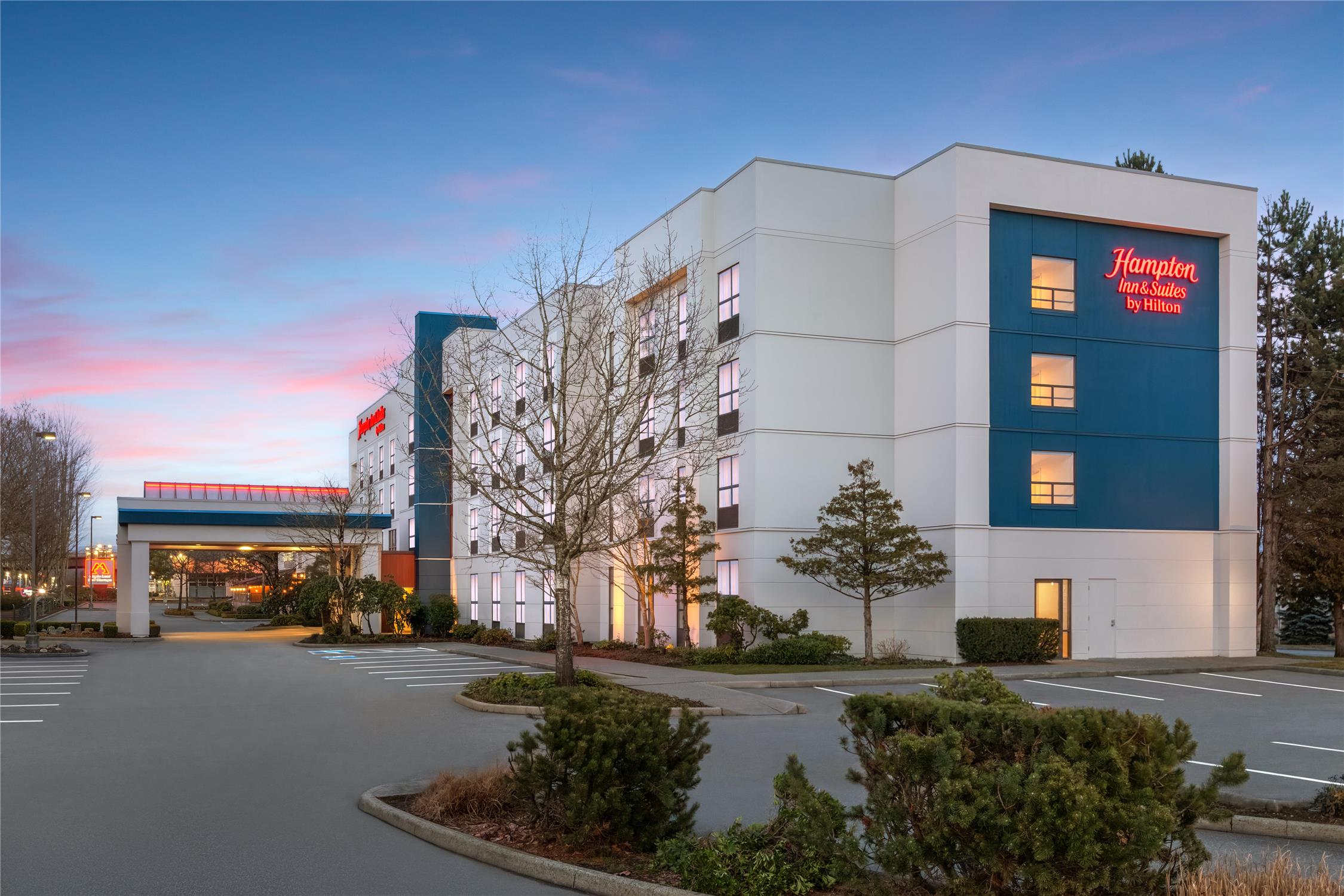 Hampton Inn & Suites by Hilton Langley-Surrey 2
