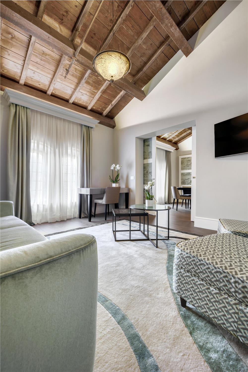 King Molino Executive Suite