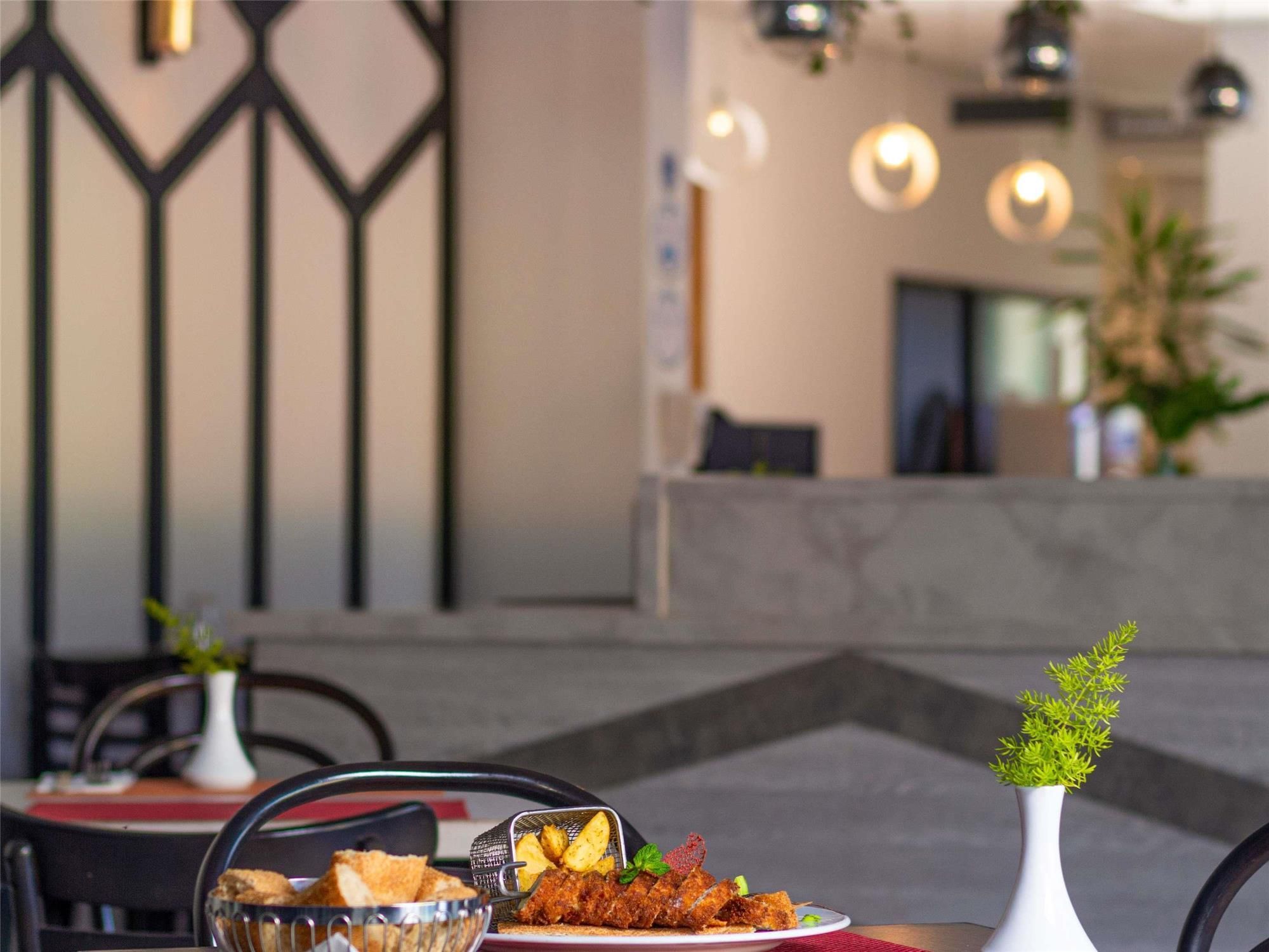 Ibis Meknès 2