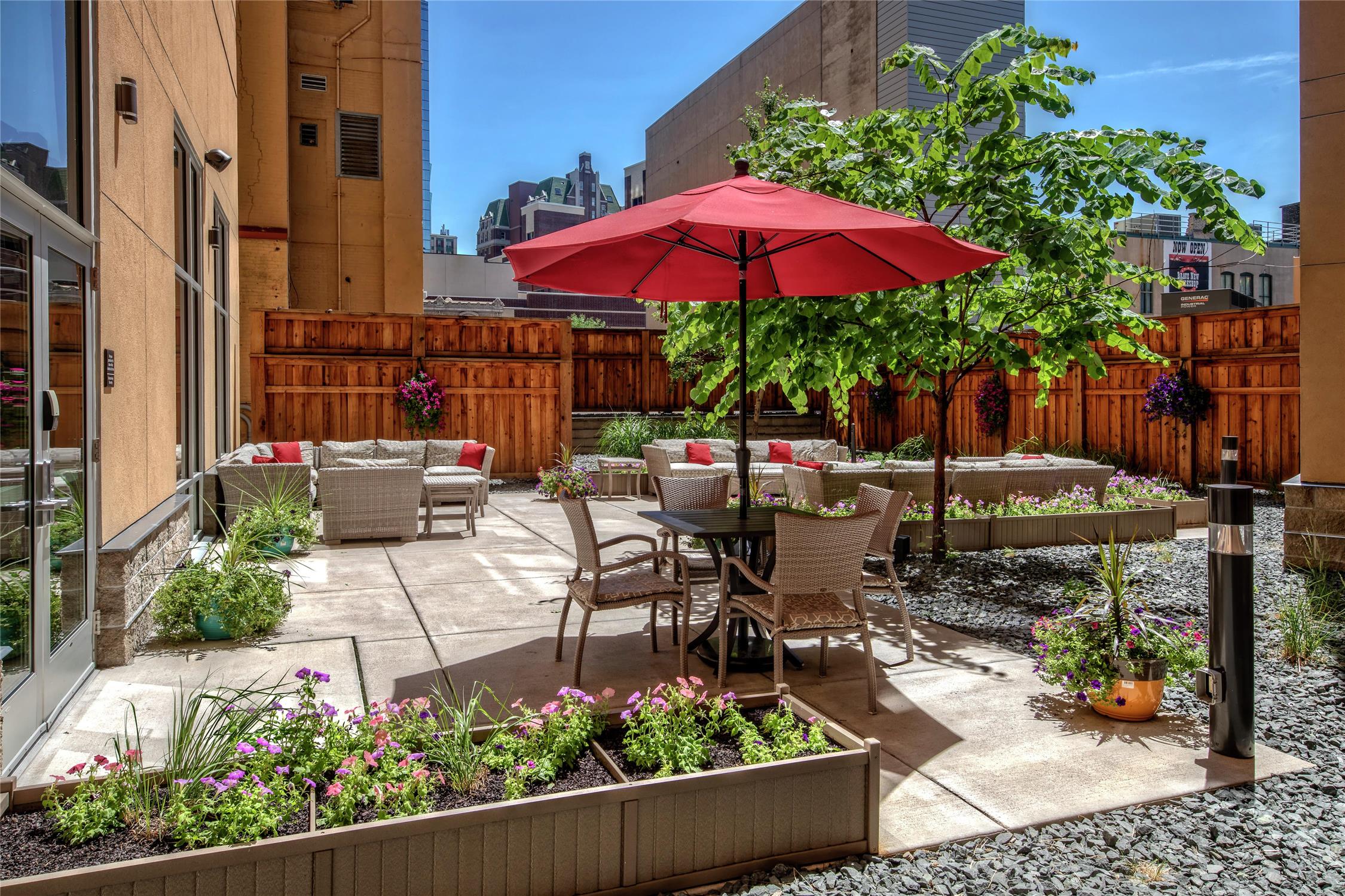 Hampton Inn & Suites - Minneapolis/Downtown 2