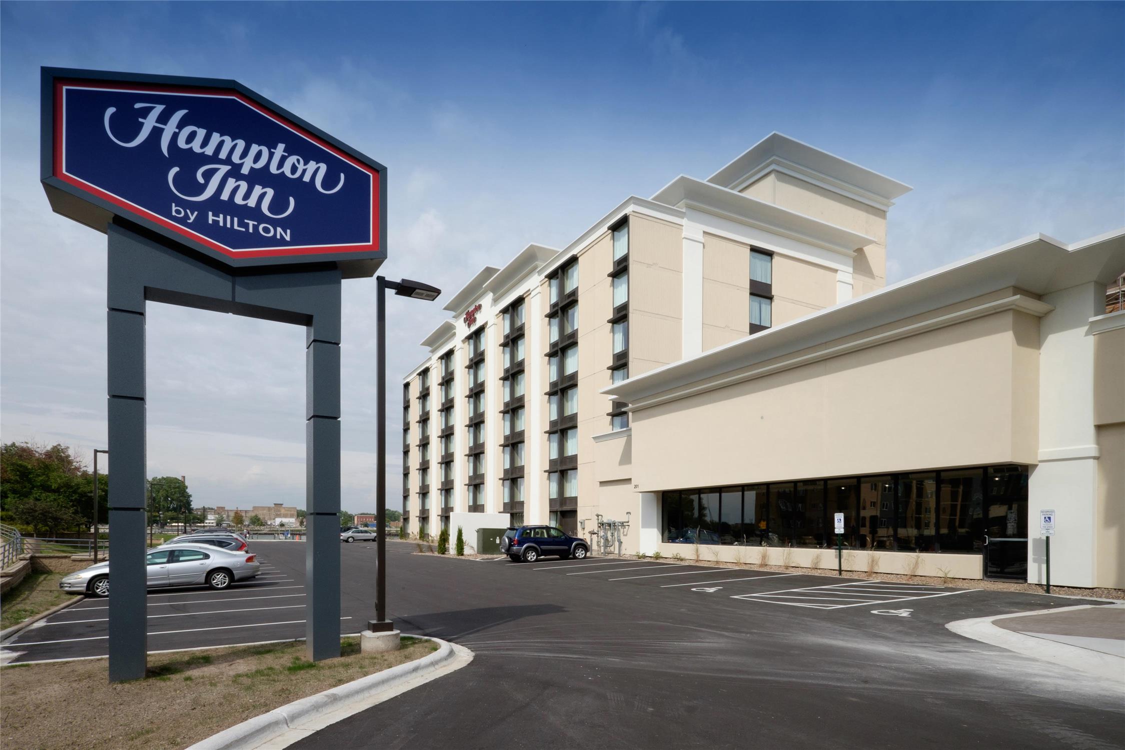 Hampton Inn Green Bay Downtown 2
