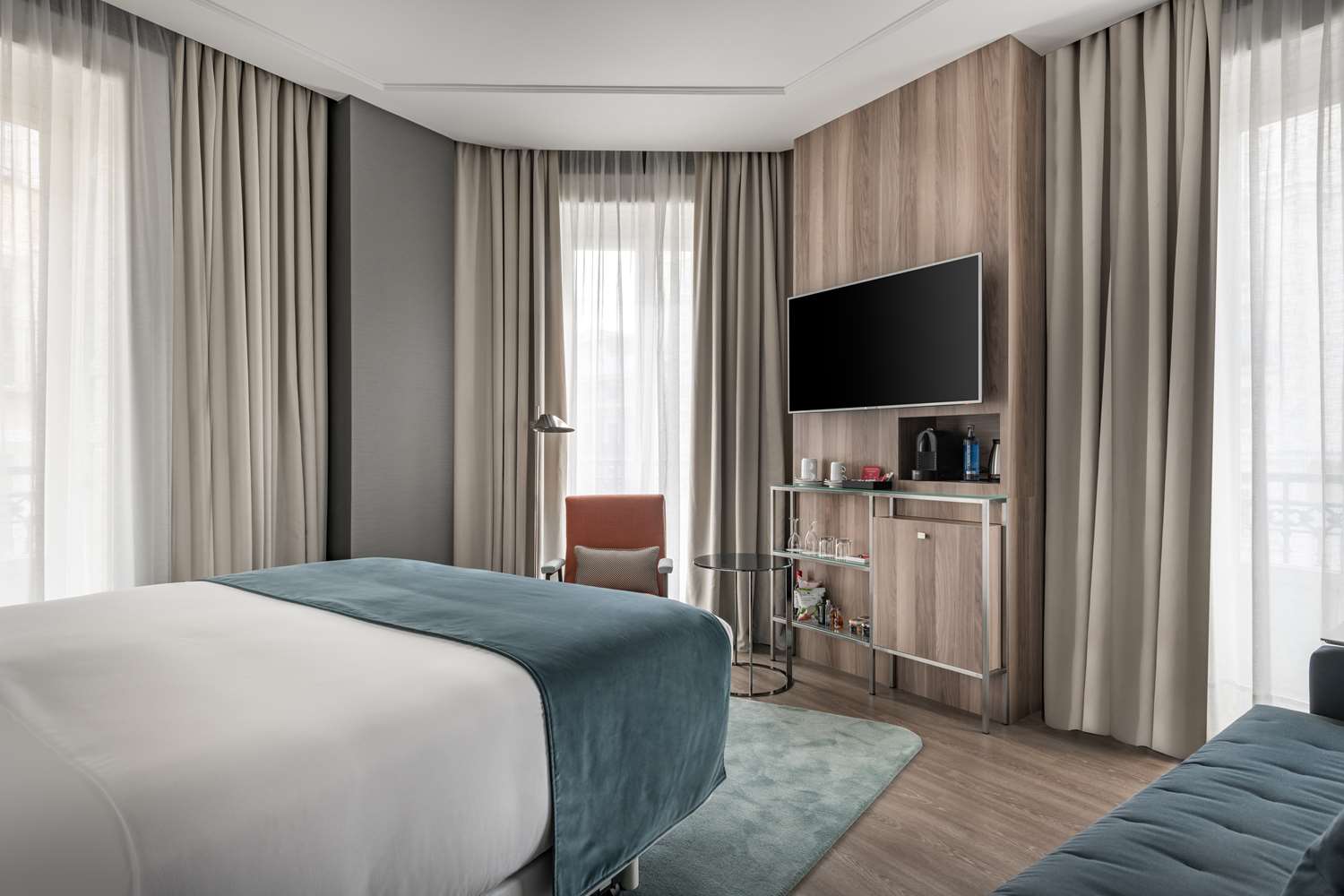 Premium Panoramic Gran Via View