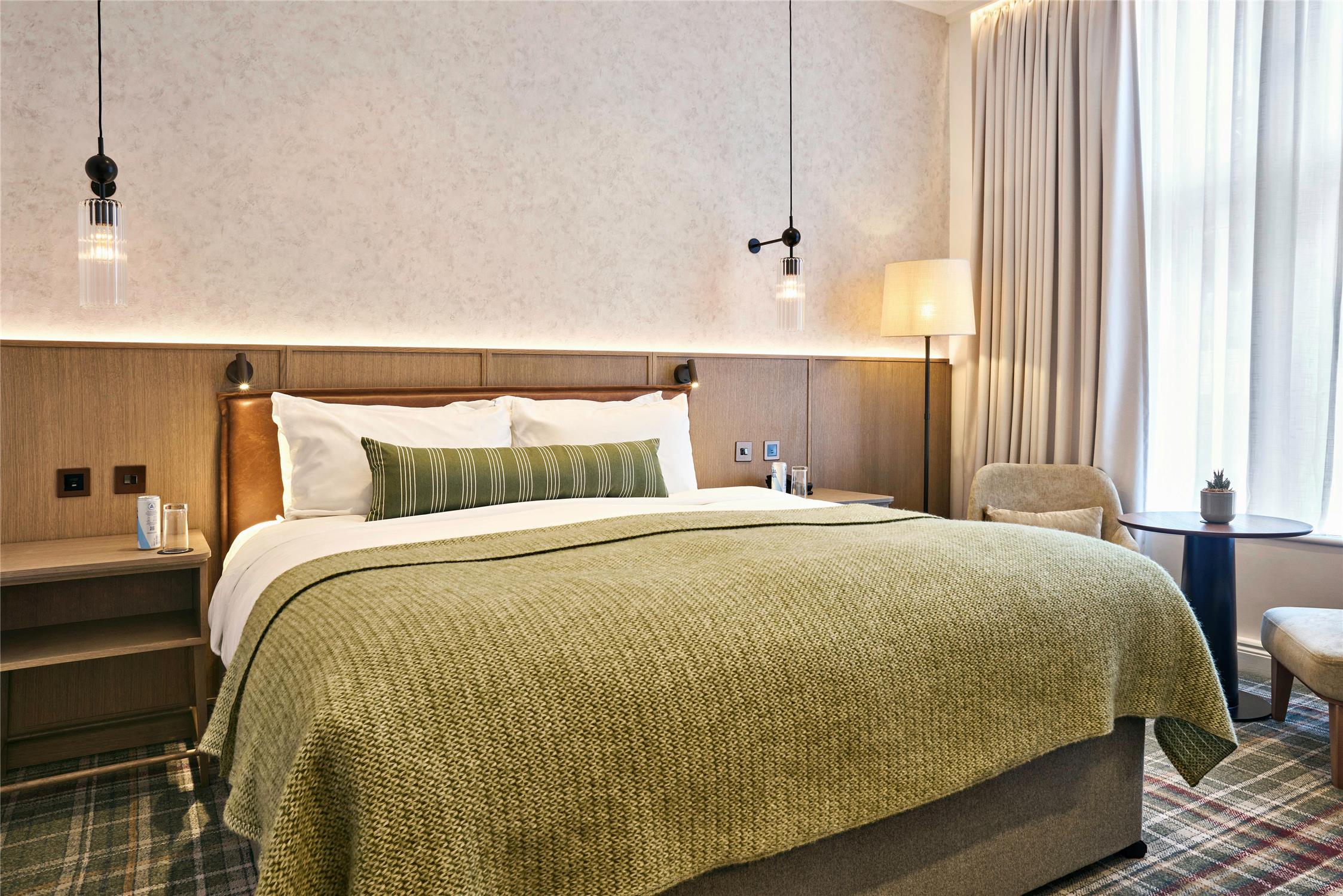 Deluxe king room
