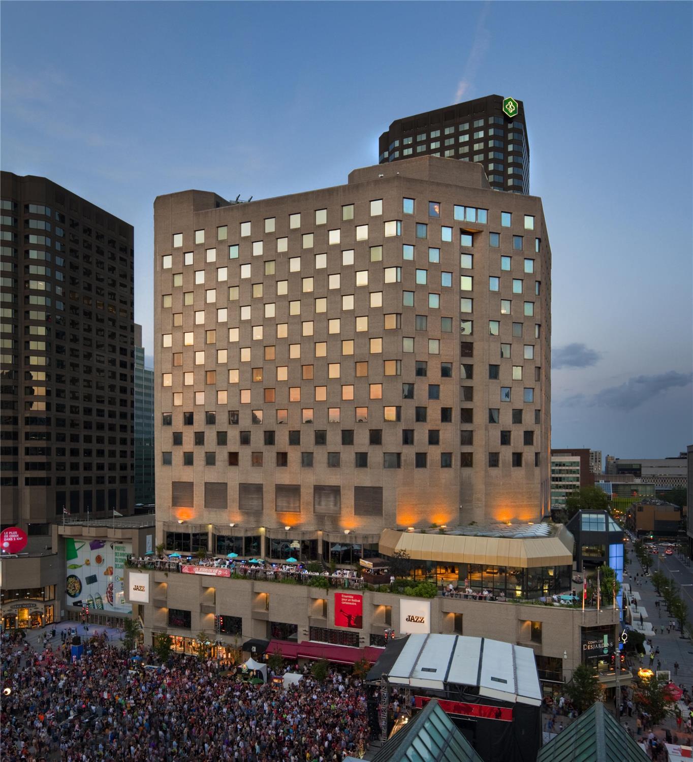 DoubleTree by Hilton Montreal 2