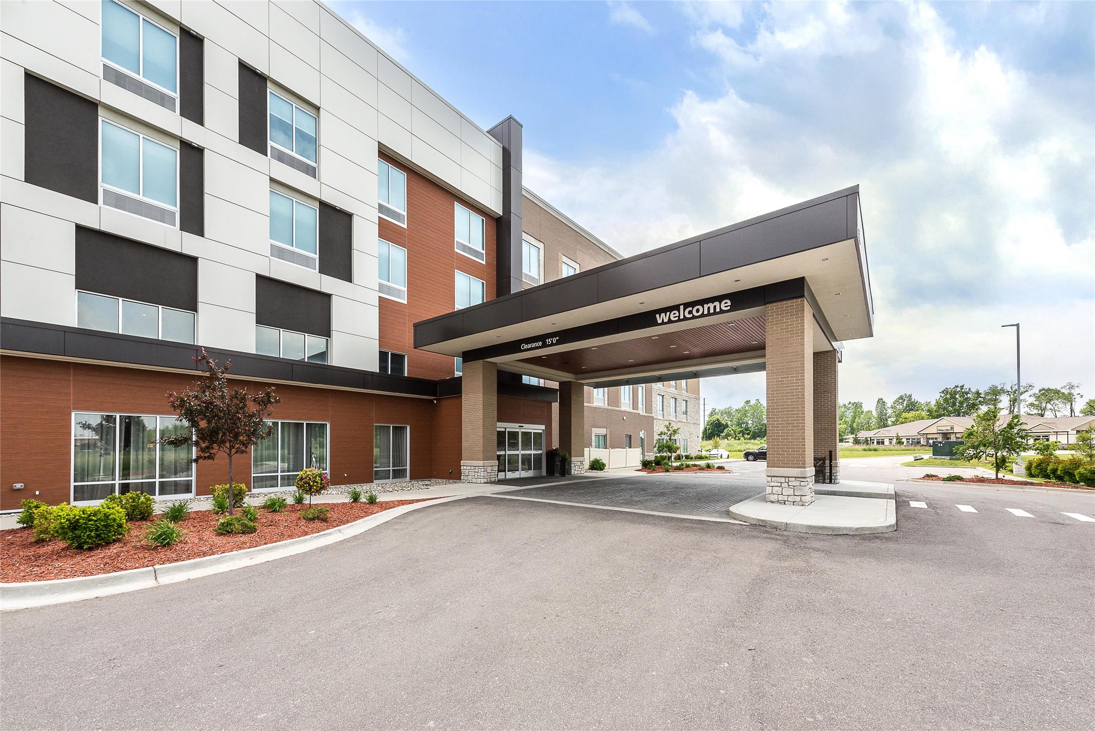 Hampton Inn & Suites Howell 2