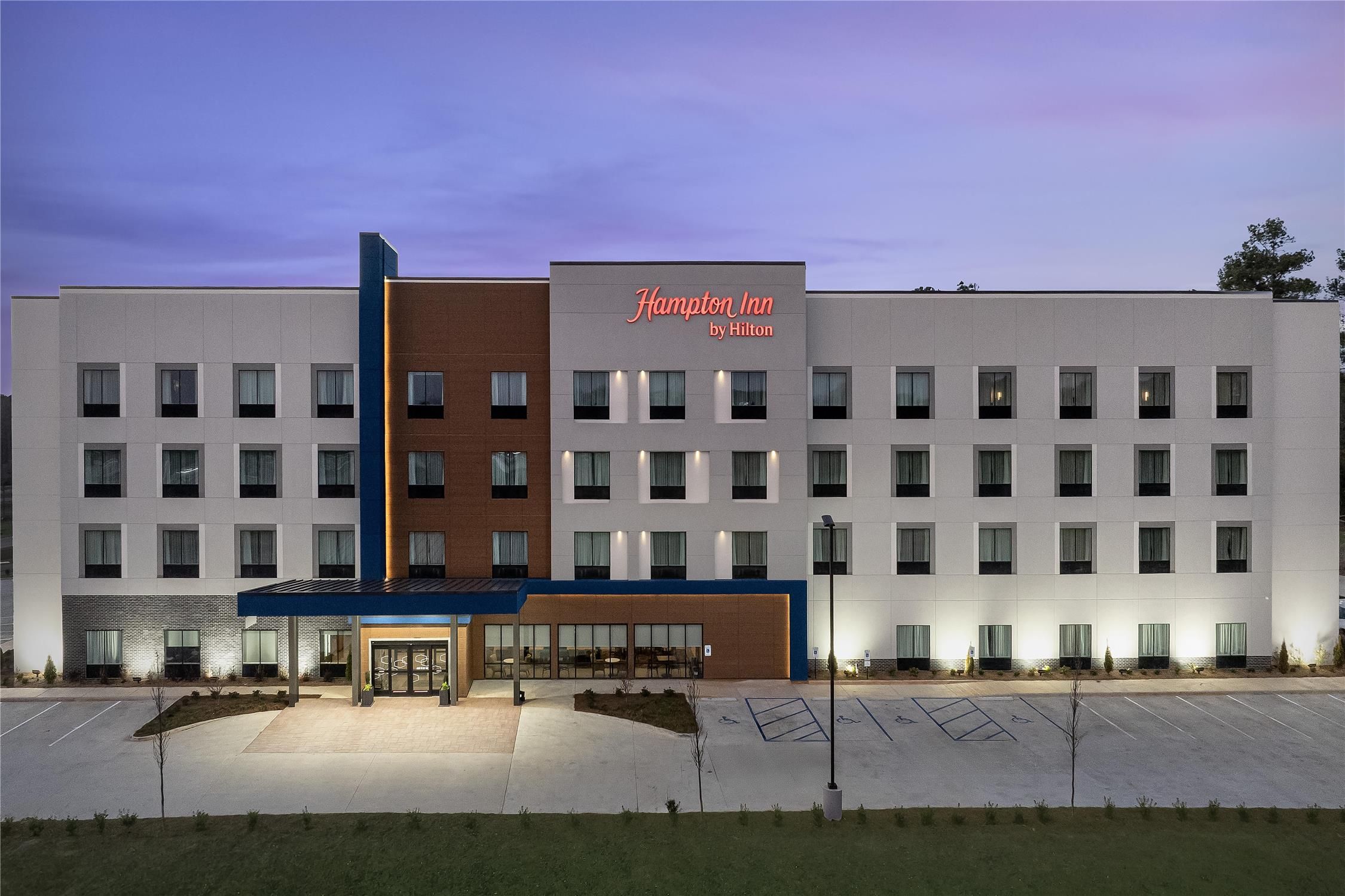Hampton Inn by Hilton Clanton 2