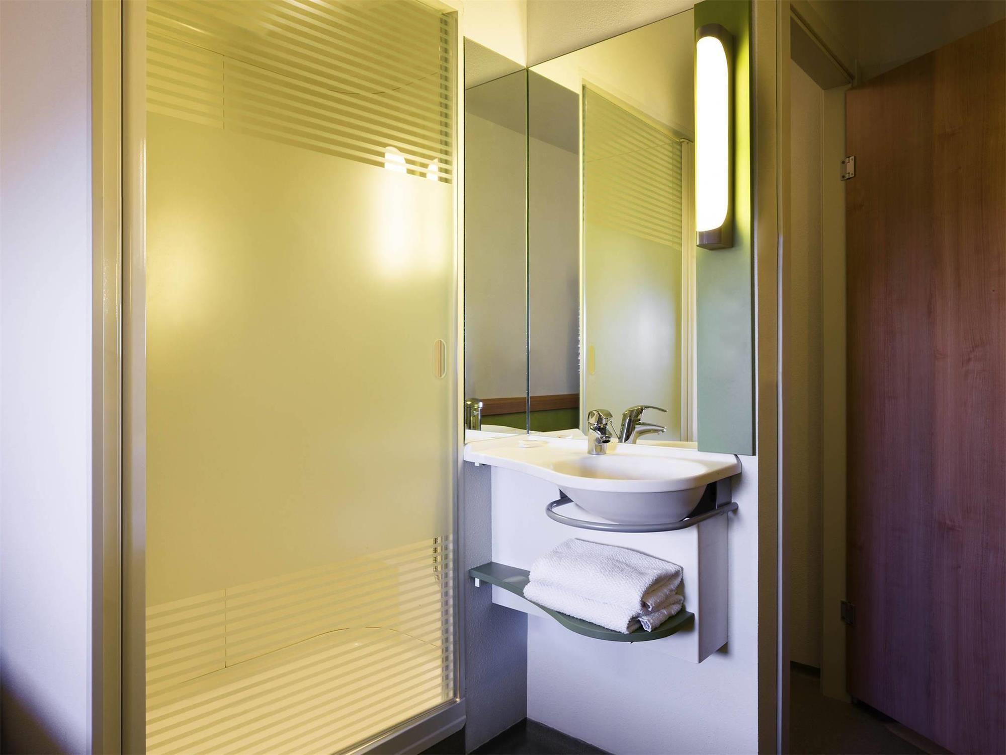 Room with double bed and single bed