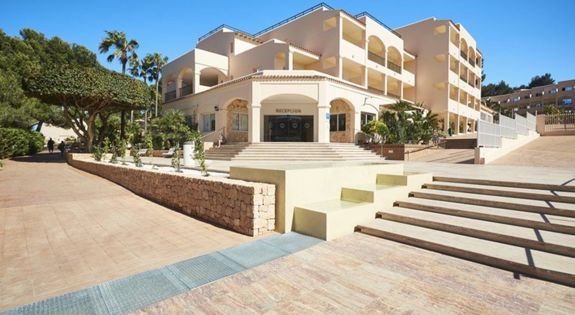 Invisa Hotel Club Cala Blanca 1