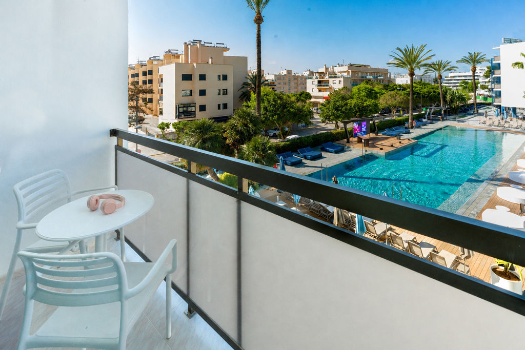 Twin Room with Pool View