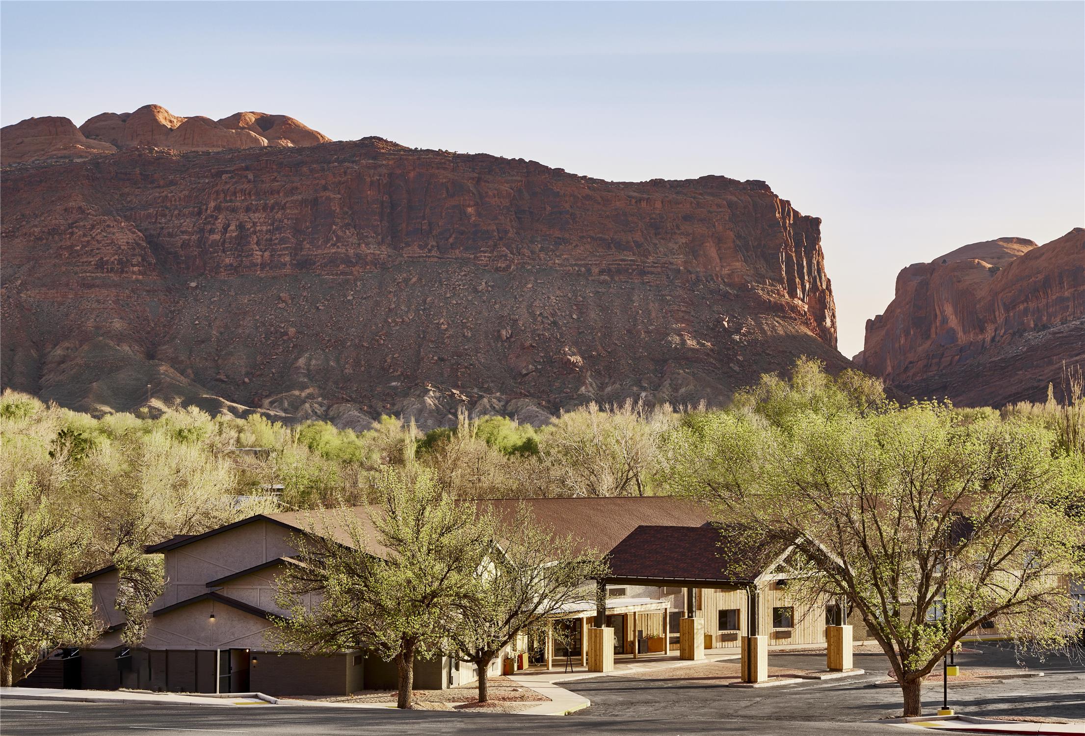 Slackline Moab, Outset Collection by Hilton 1