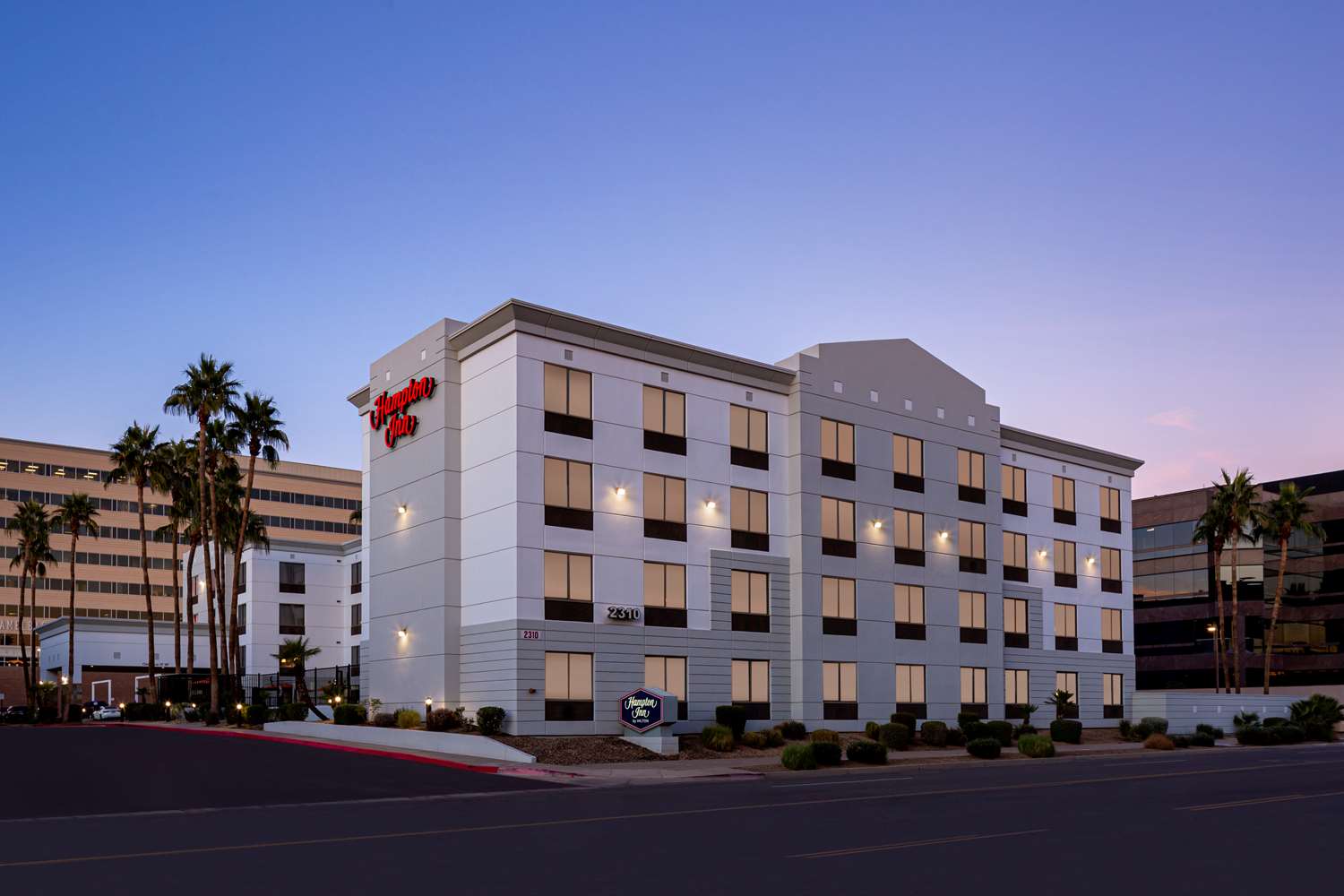 Hampton Inn Phoenix-Biltmore 1