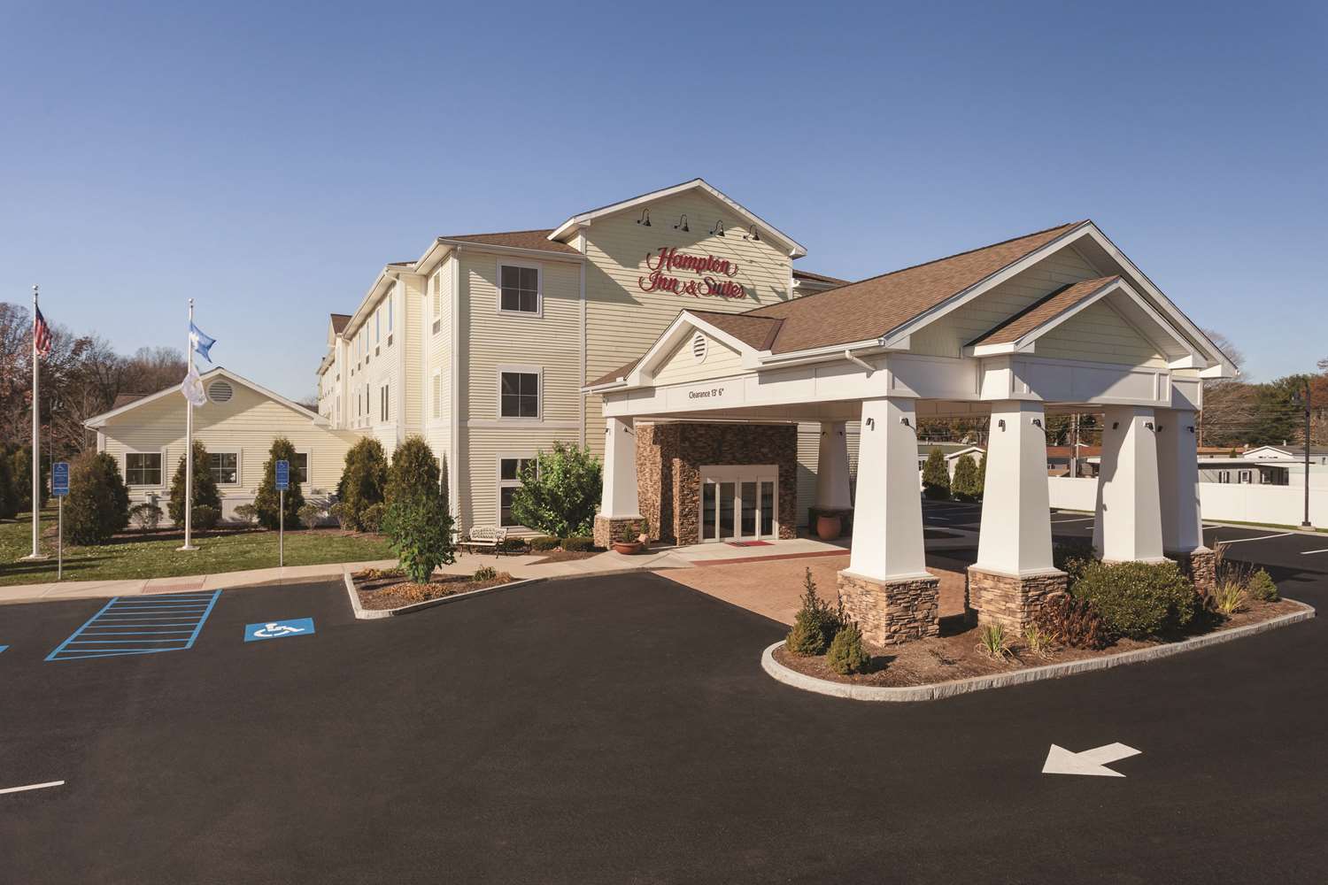 Hampton Inn & Suites Mystic 1