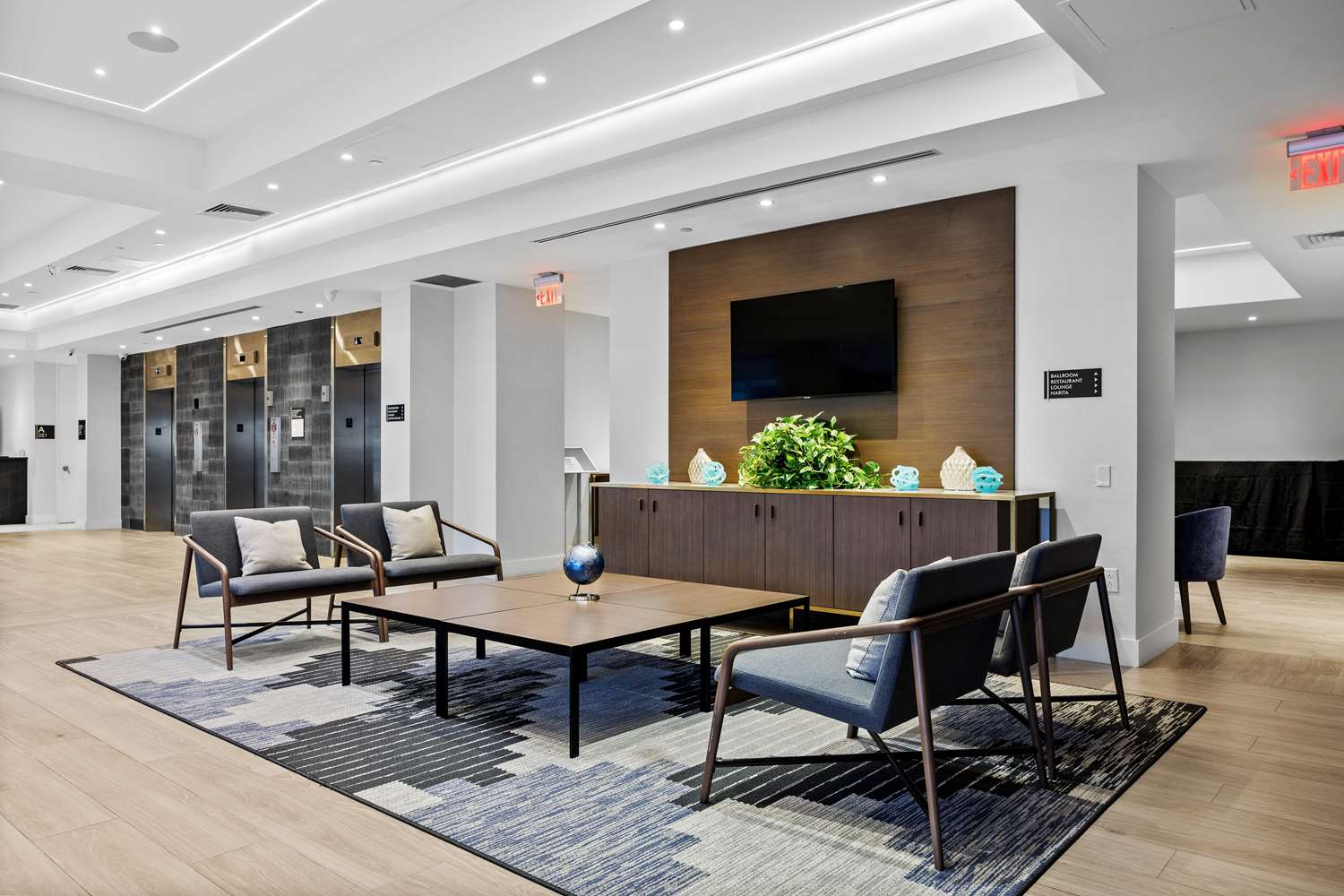 DoubleTree by Hilton New York JFK Airport 1