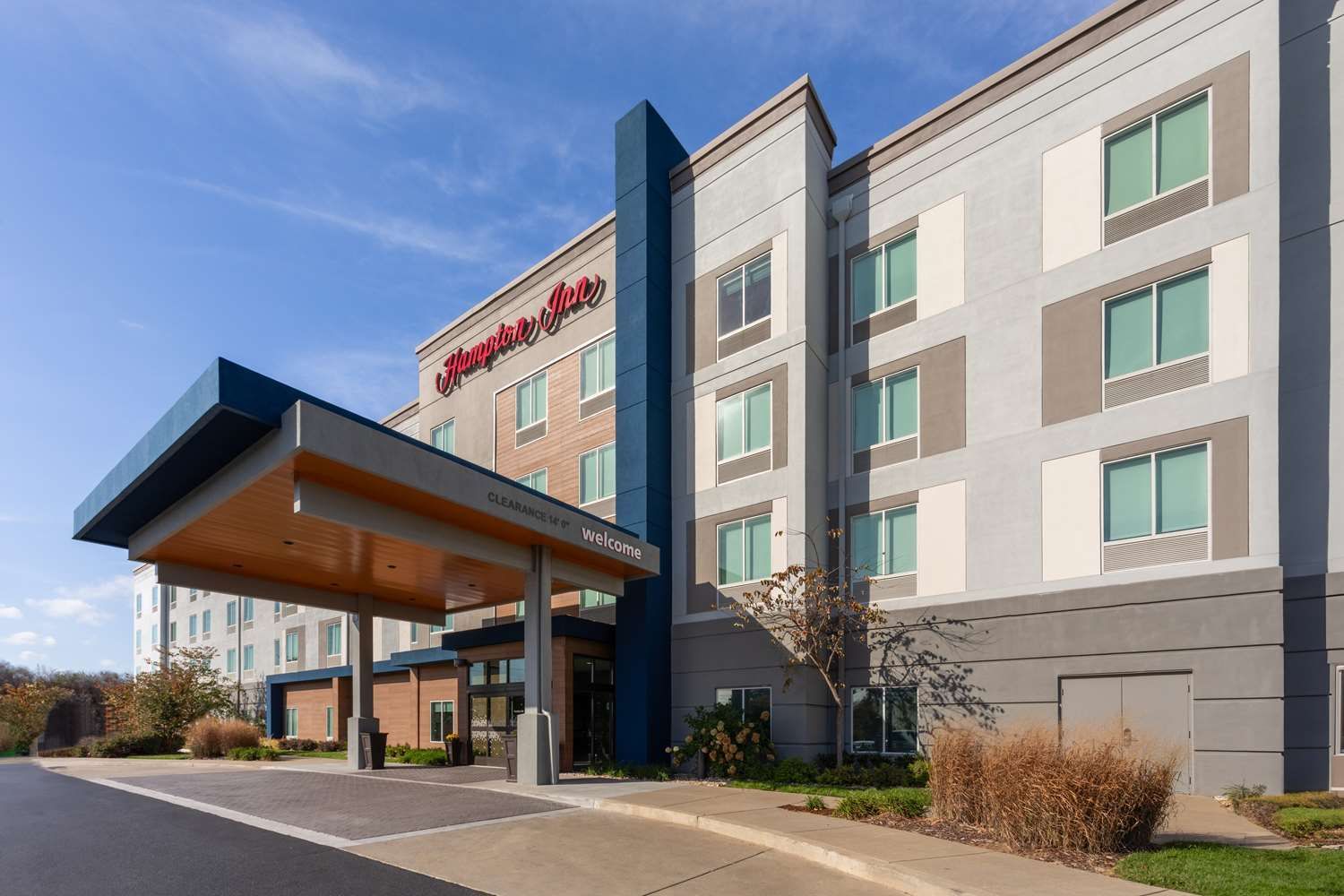 Hampton Inn by Hilton Nashville Airport Century Place 2