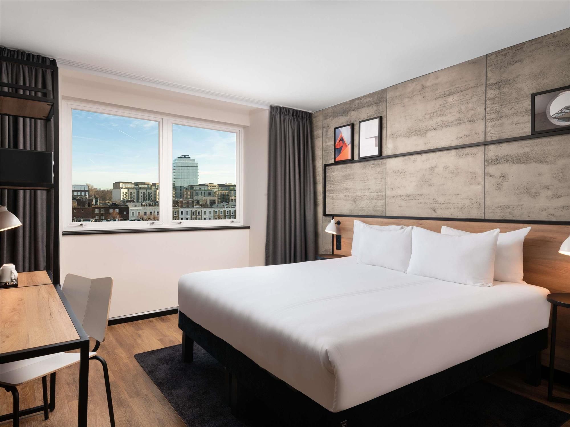 Newly refurbished Standard Room with 1 double bed