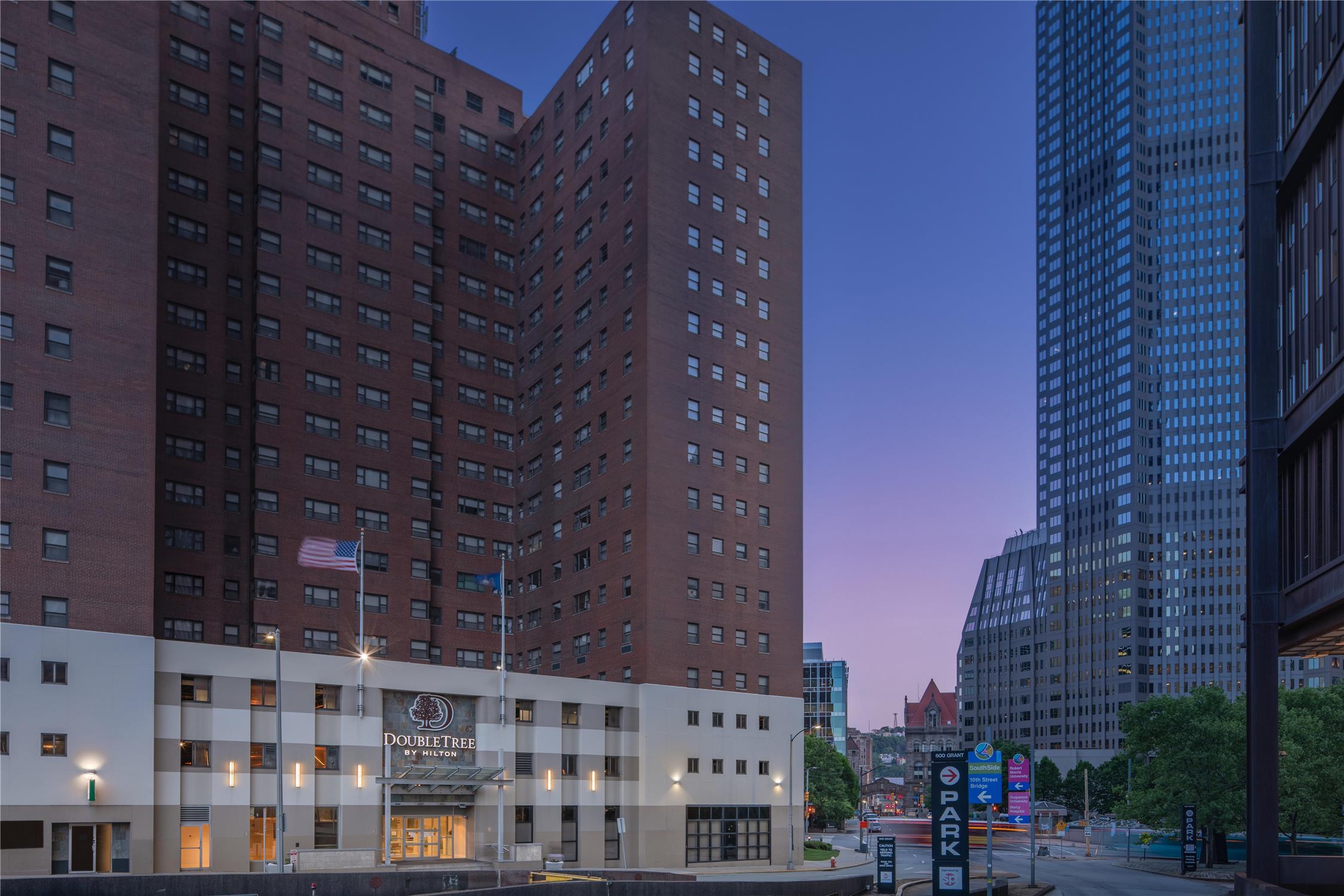 DoubleTree by Hilton Hotel & Suites Pittsburgh Downtown 1