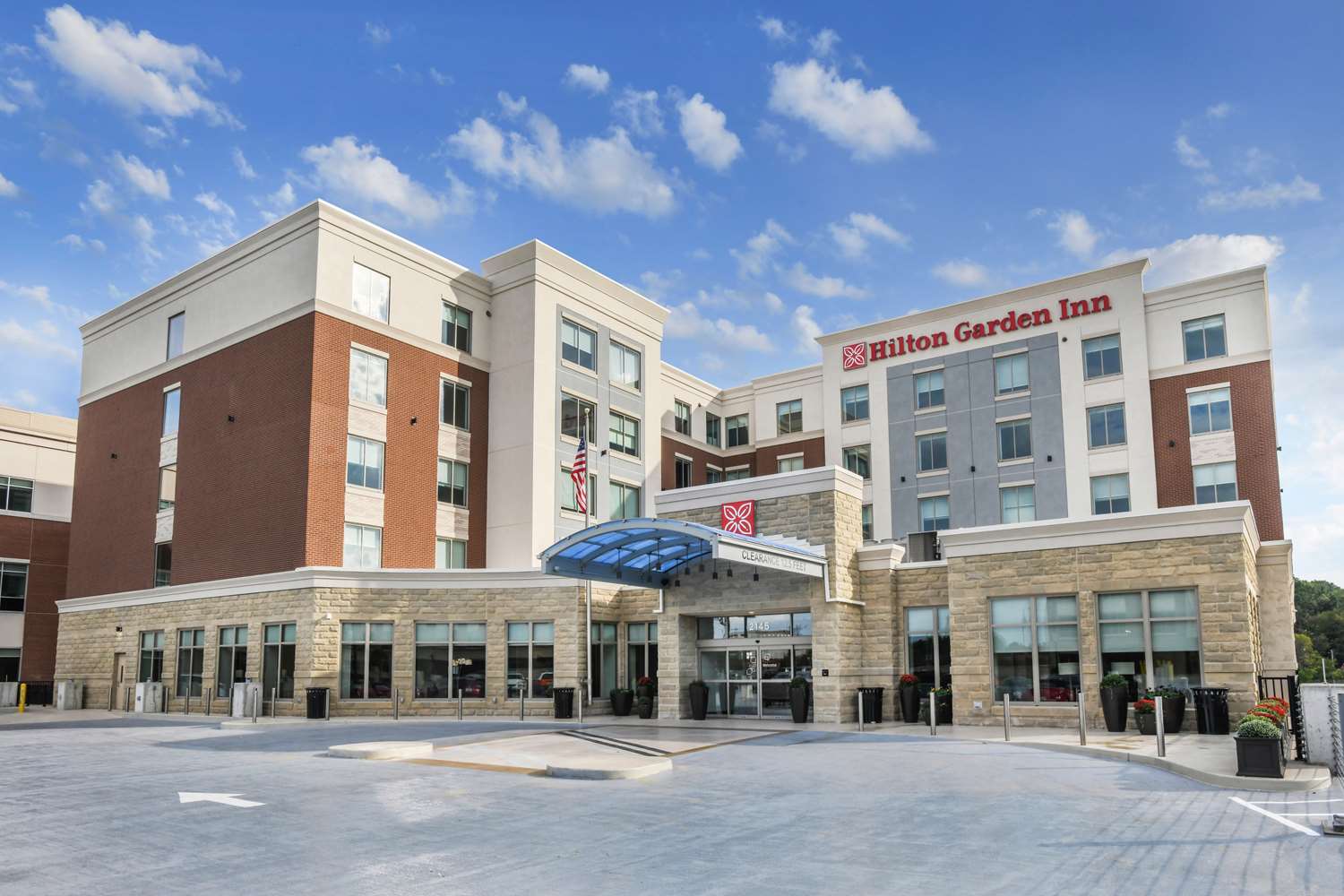 Hilton Garden Inn Cincinnati Midtown 2