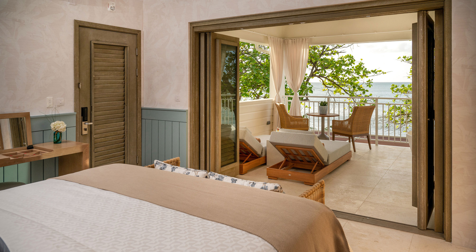 Sandals Halcyon Beach 2