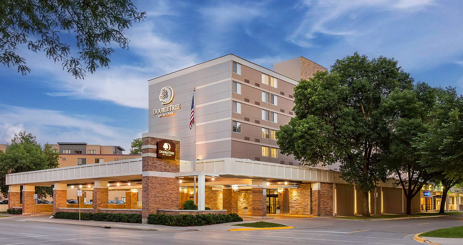 DoubleTree by Hilton Madison Downtown 1