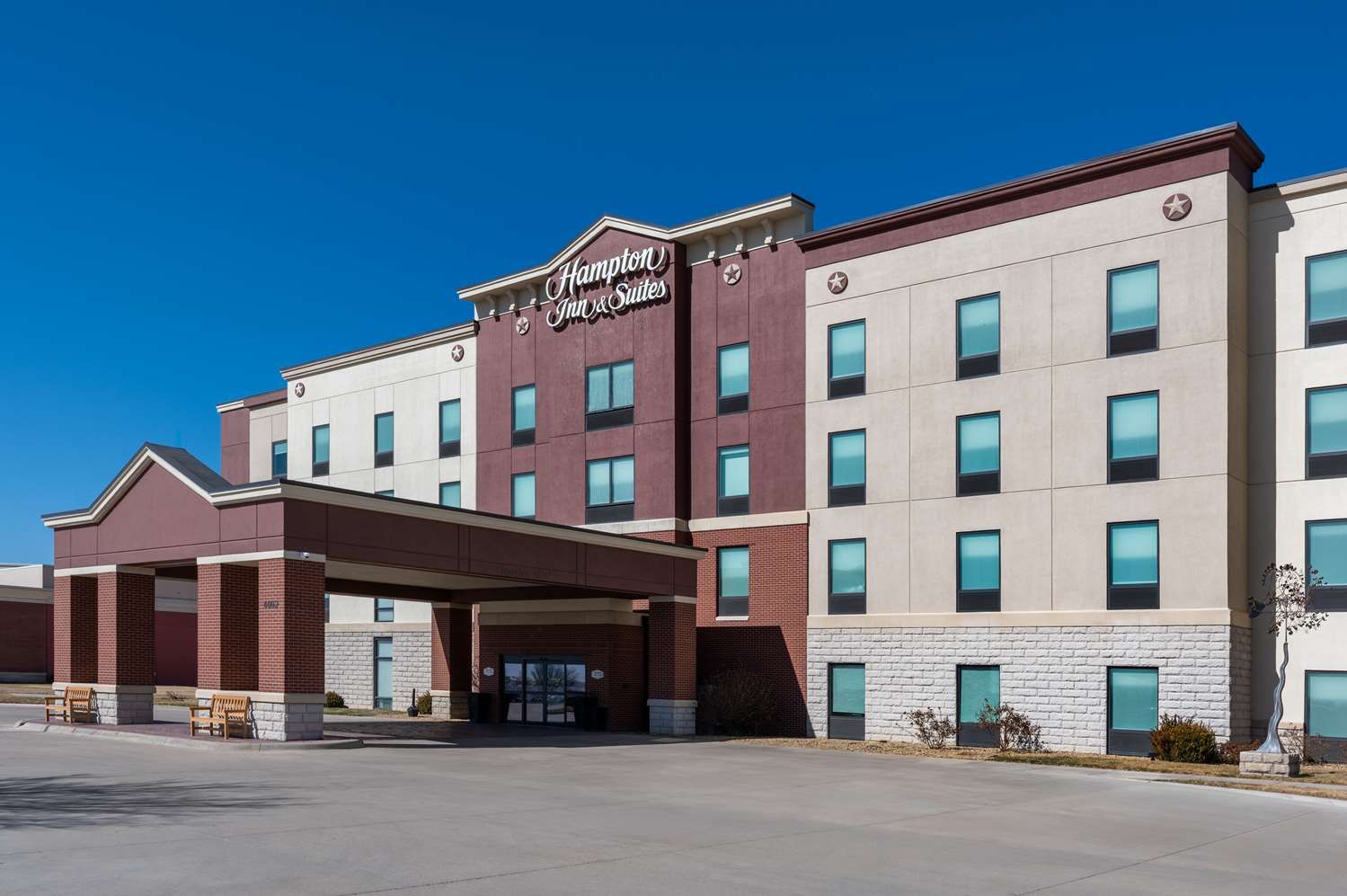 Hampton Inn & Suites Dodge City 1