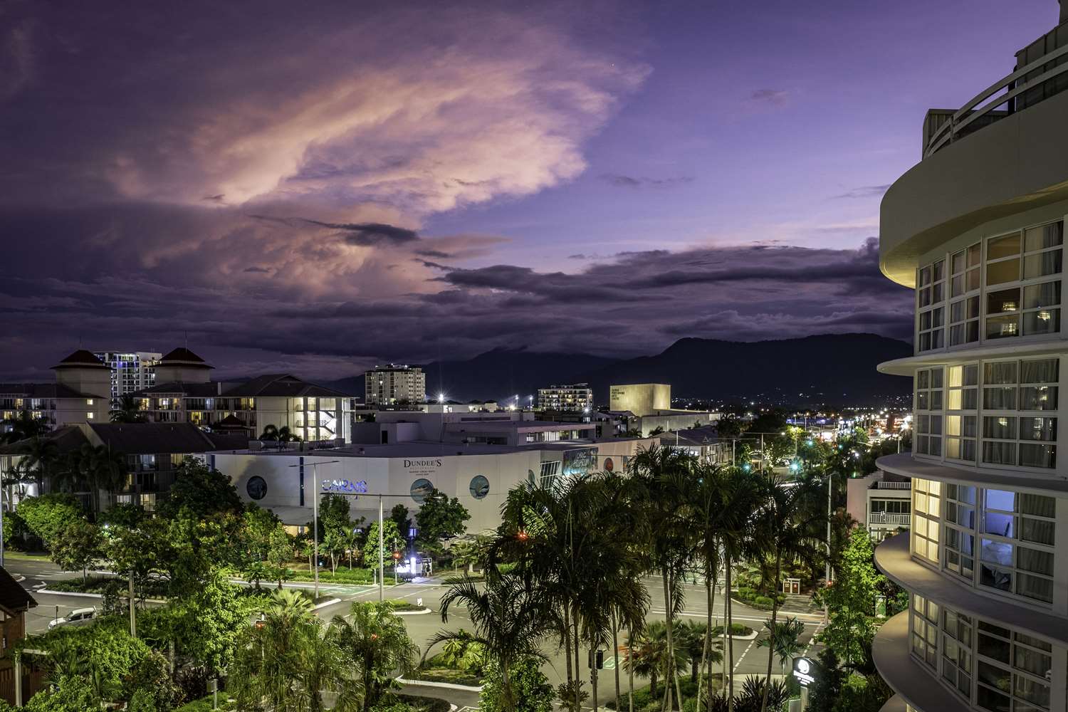 DoubleTree by Hilton Cairns 2