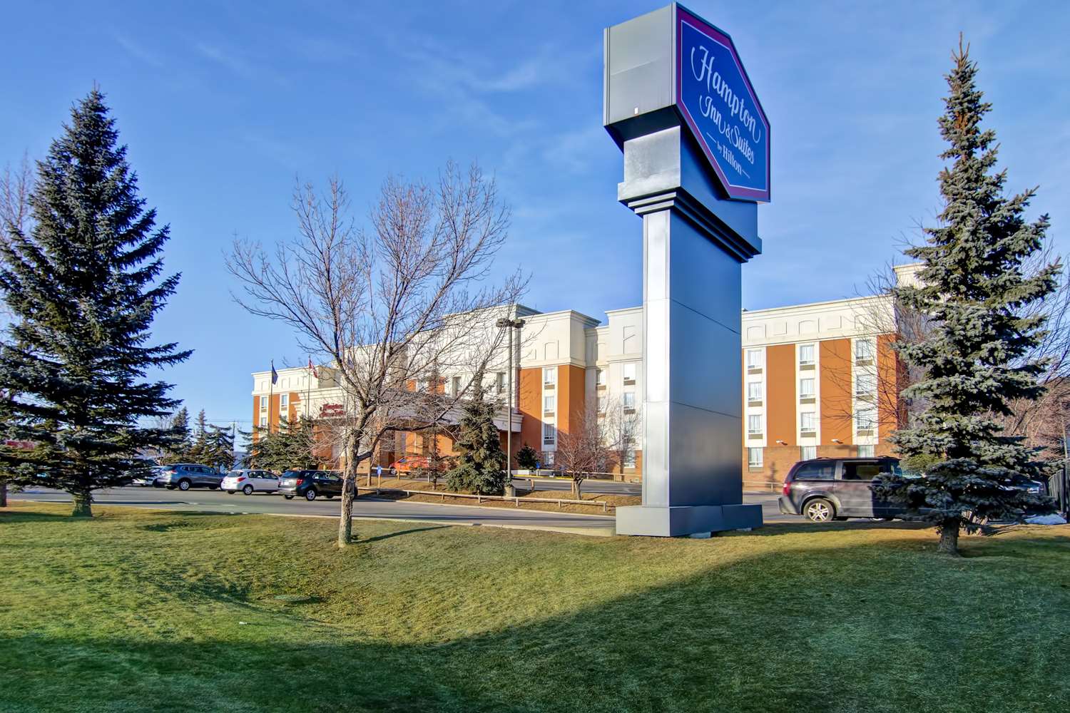 Hampton Inn & Suites by Hilton Calgary-Airport 1
