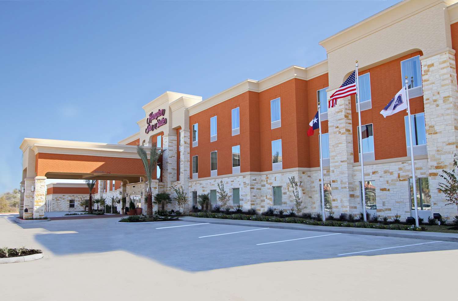Hampton Inn & Suites Winnie 1
