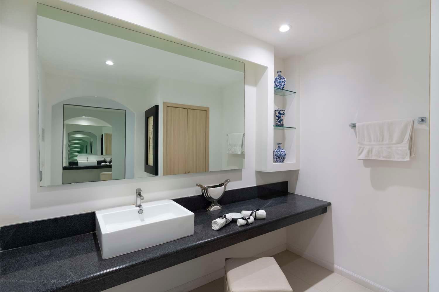 Deluxe Guest Room