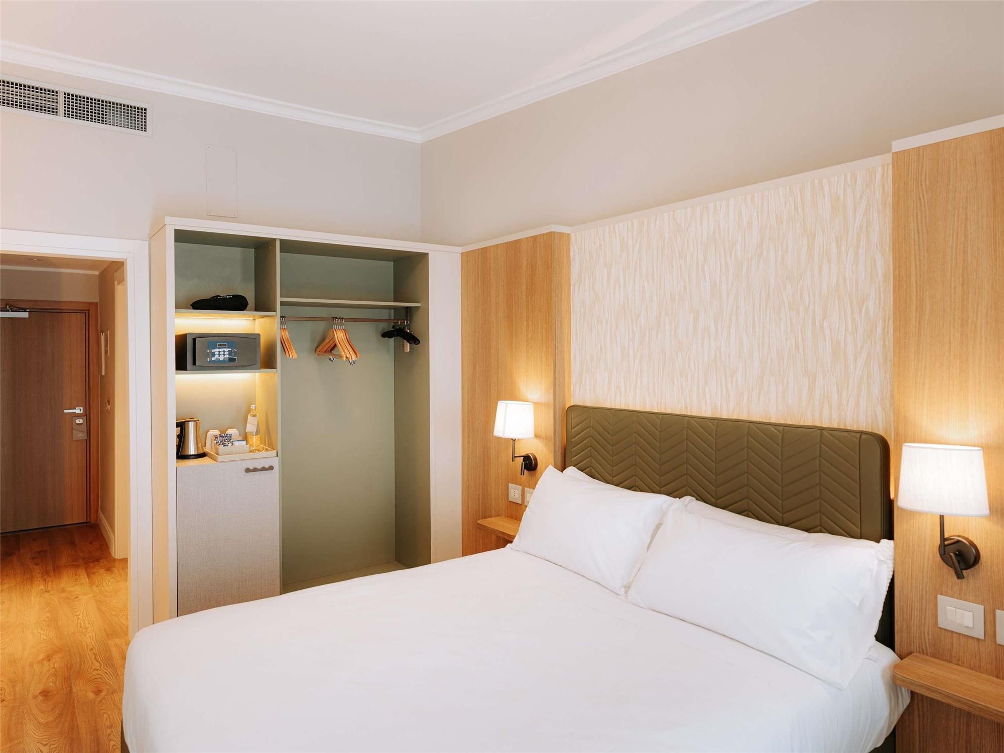 Mövenpick Hotel Bari 2