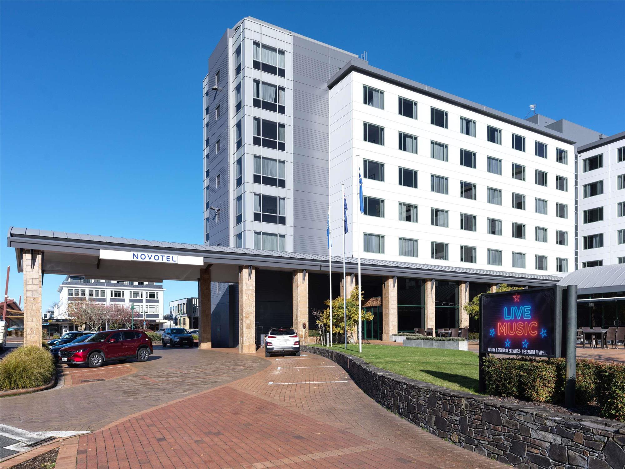 Novotel Rotorua Lakeside 1