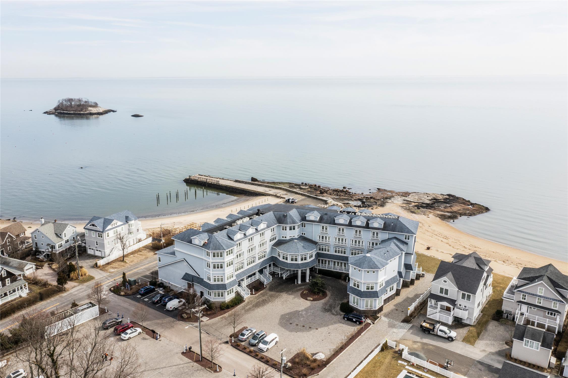 Madison Beach Hotel, Curio Collection by Hilton 1