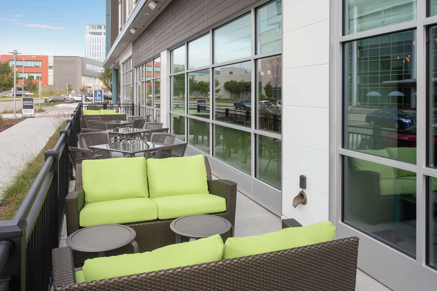 Hilton Garden Inn Omaha Aksarben Village 2