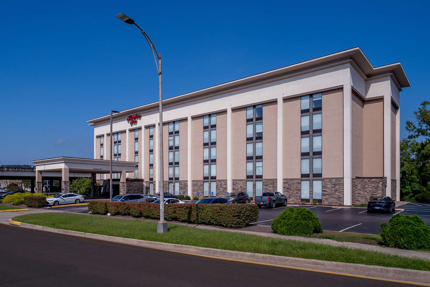 Hampton Inn Charleston-Downtown 1