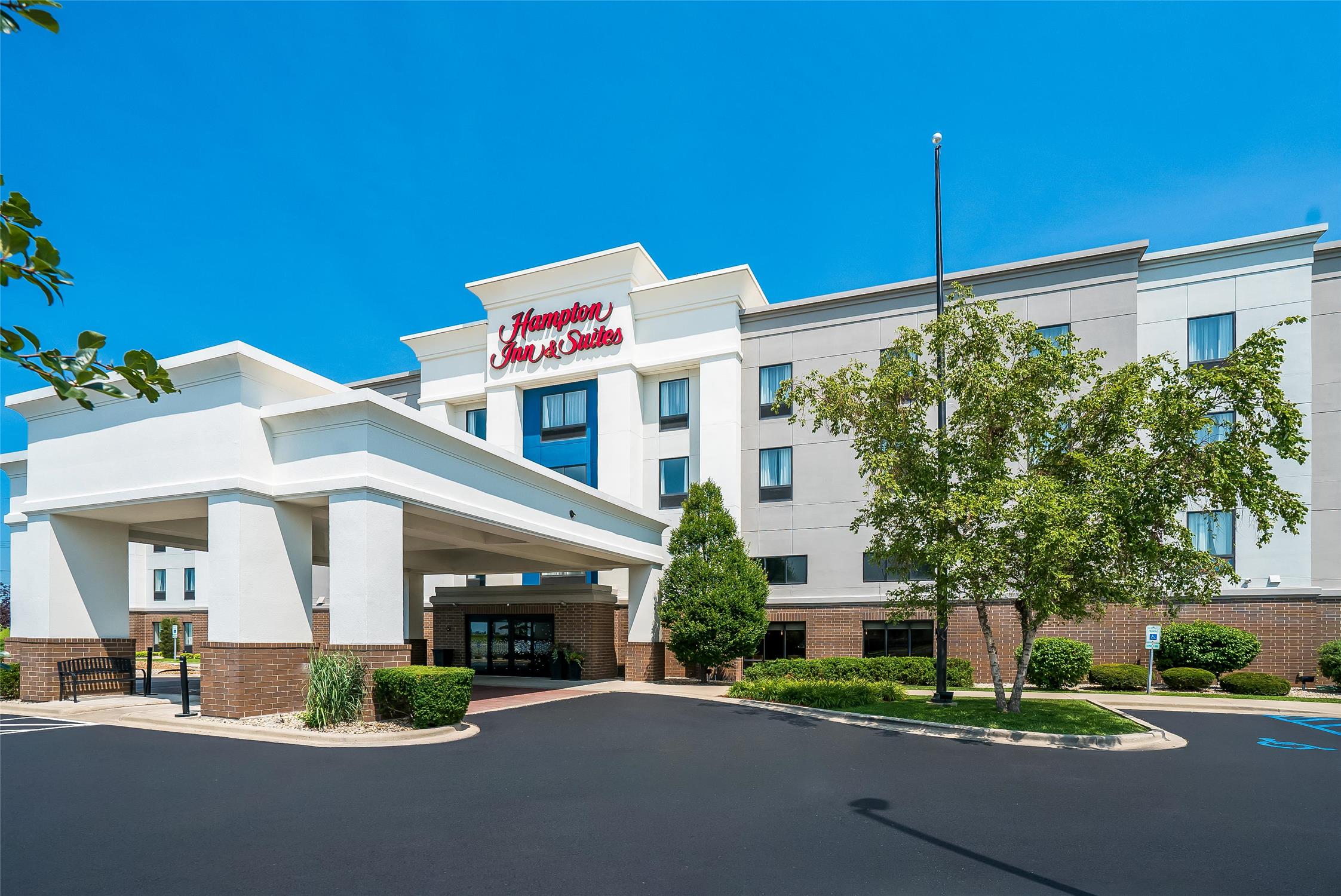 Hampton Inn & Suites Peru 2