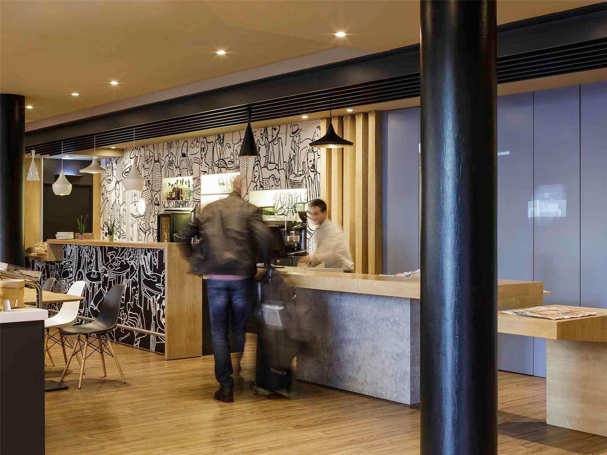 Ibis Granada 2