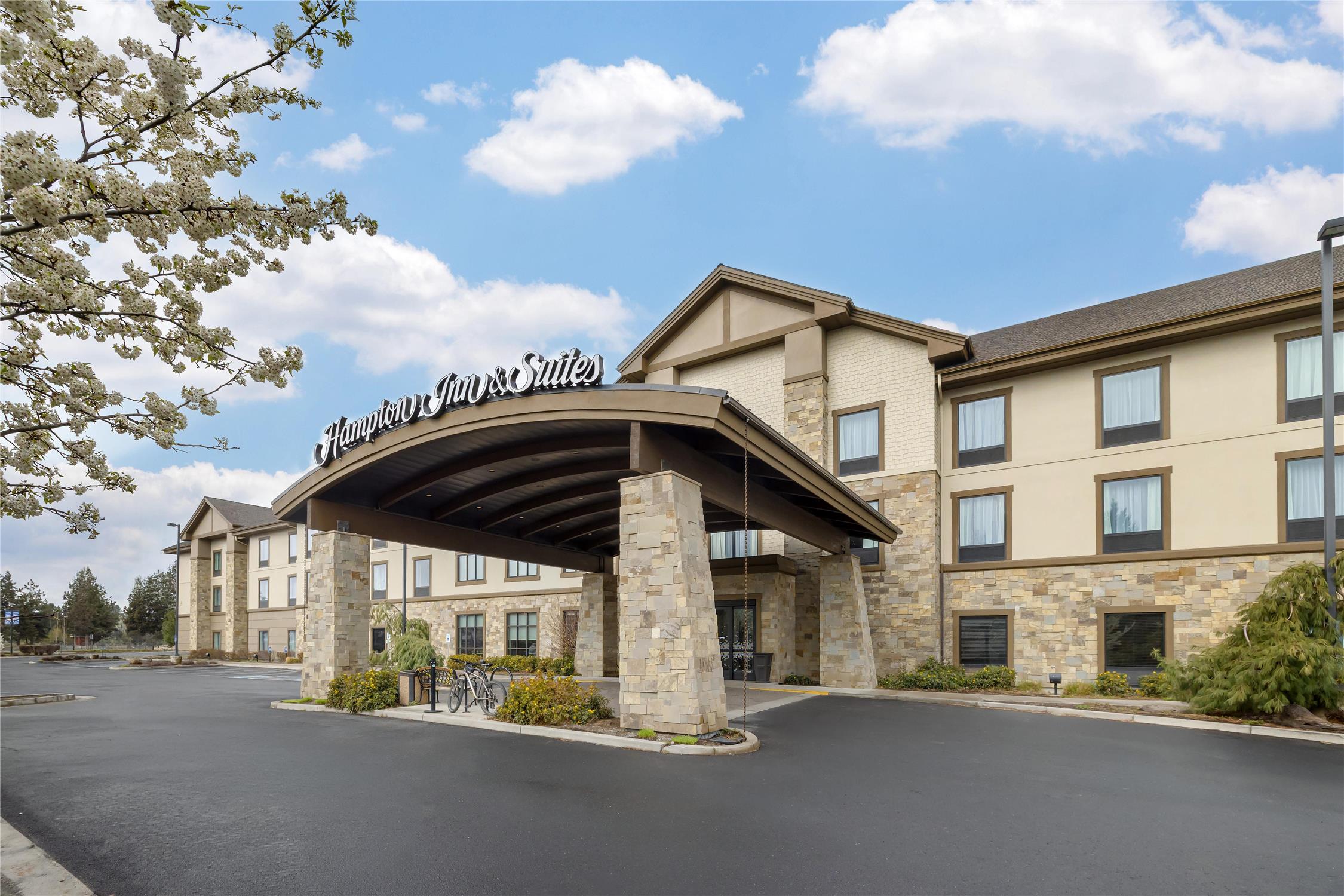 Hampton Inn & Suites Bend 1