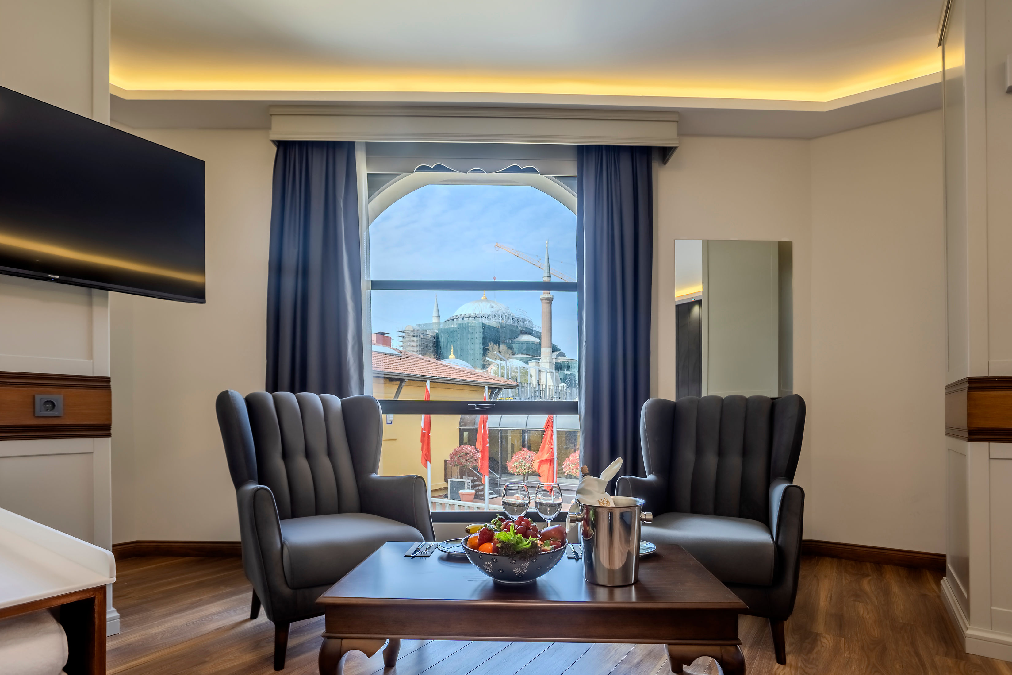 Corner suite with st. sophia view (annex building)
