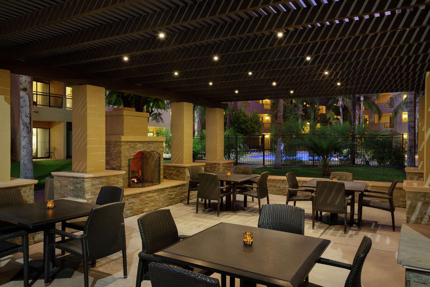 Embassy Suites by Hilton Phoenix Tempe 2