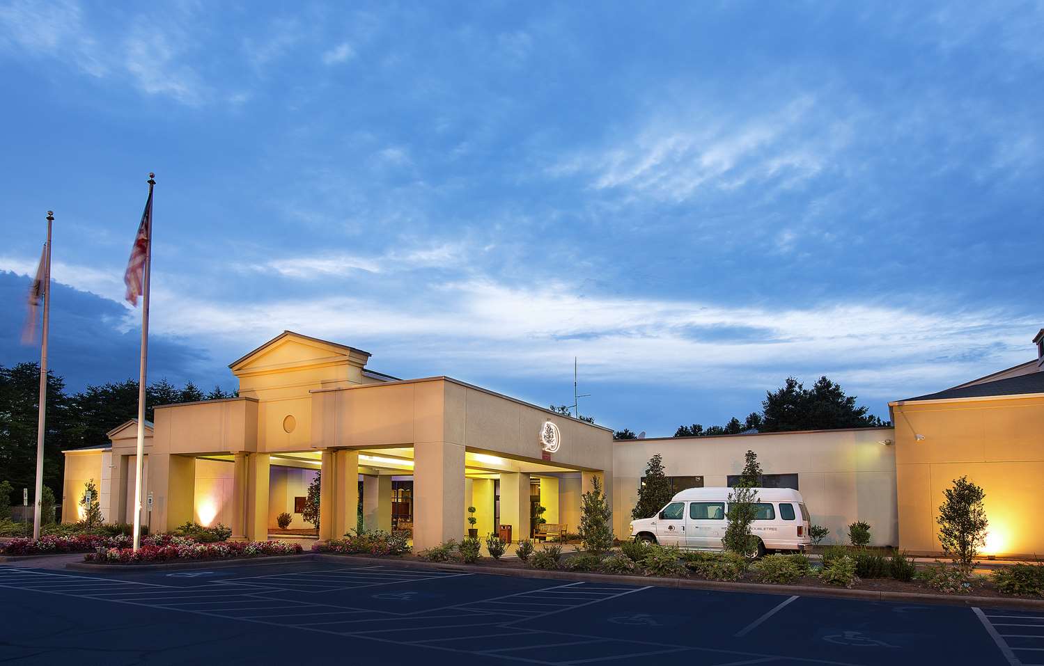 DoubleTree by Hilton Charlotte Airport 2