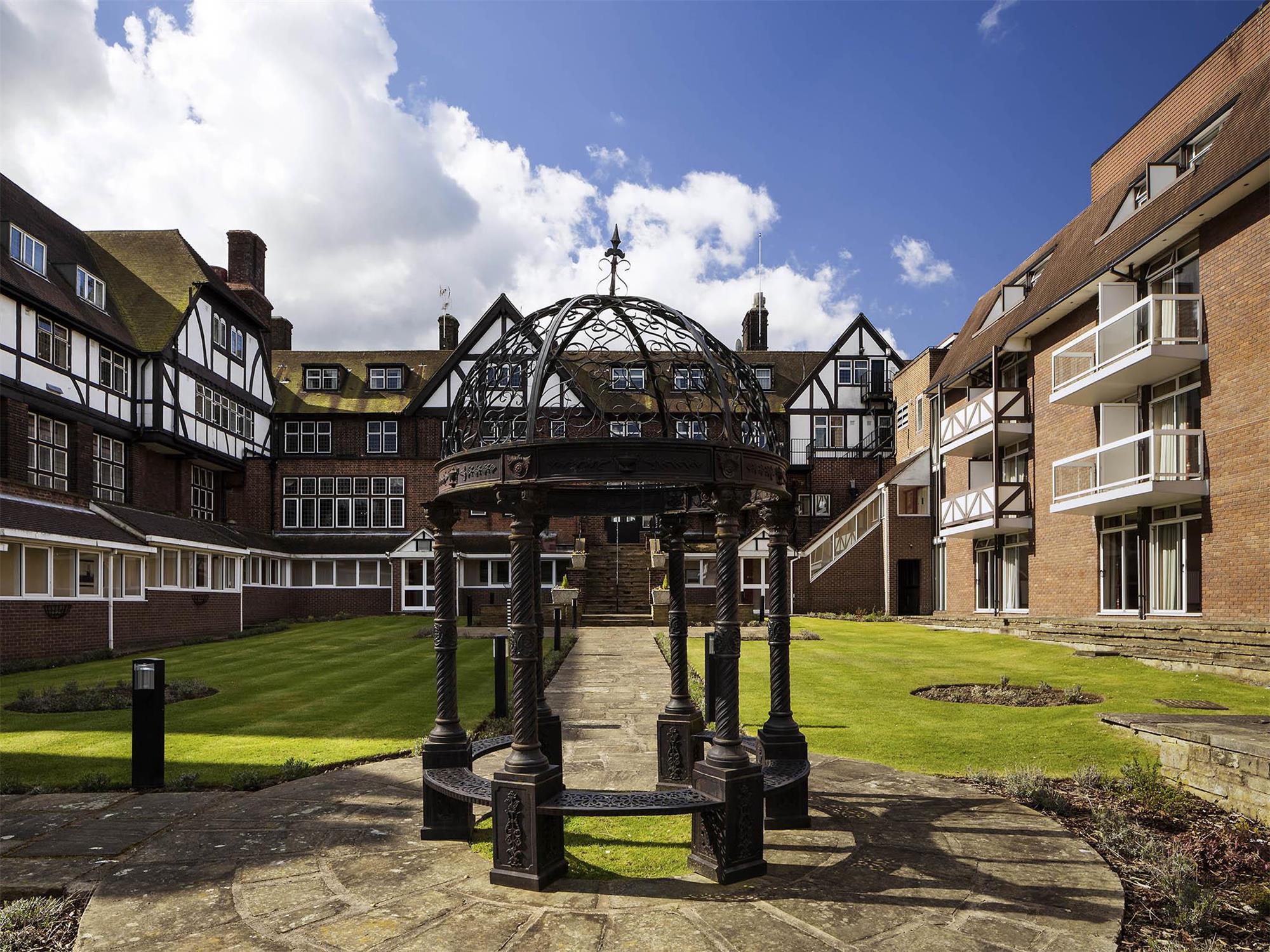 Mercure Leeds Parkway Hotel 2