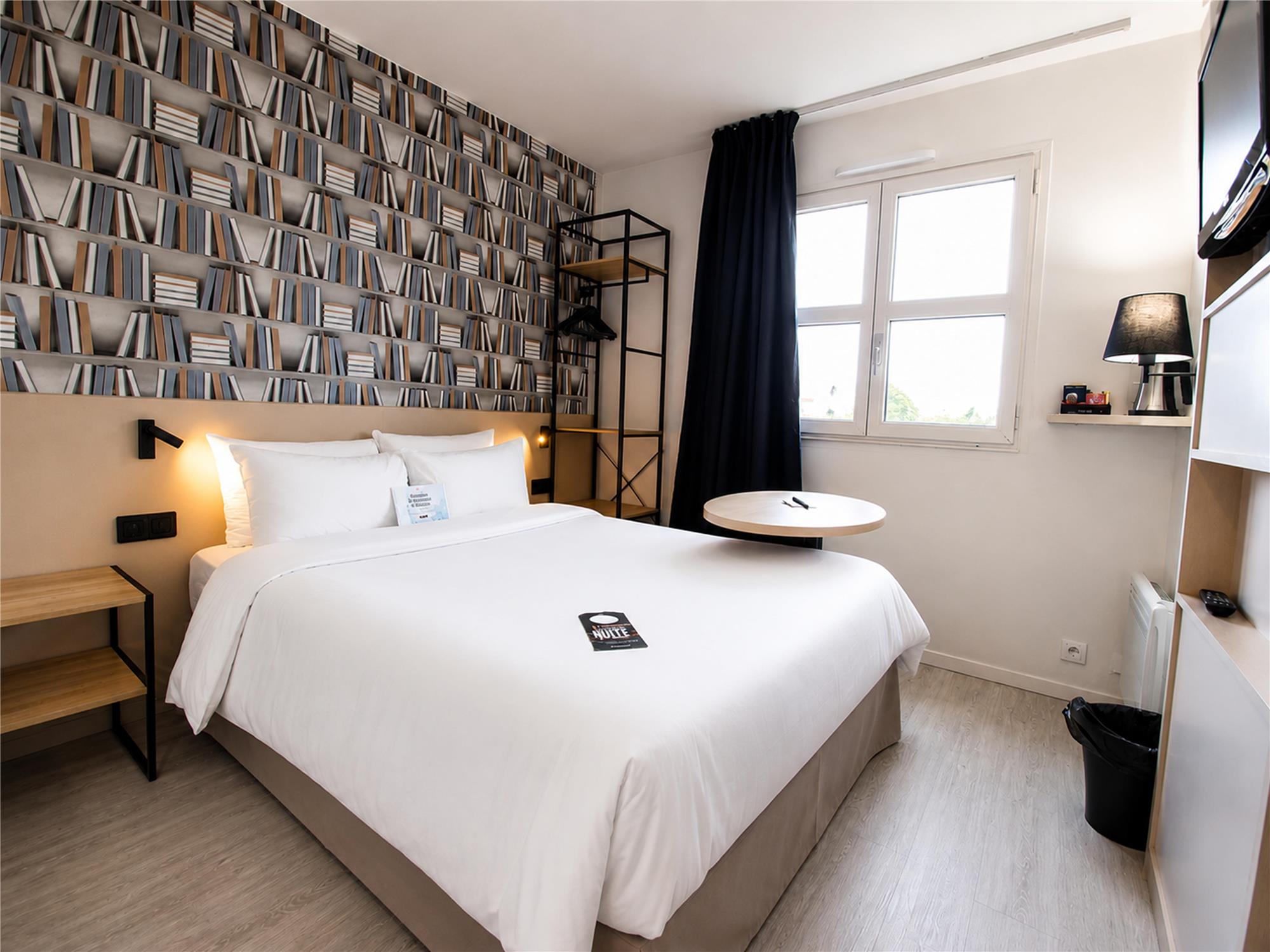Kyriad Hôtel La Fleche 1