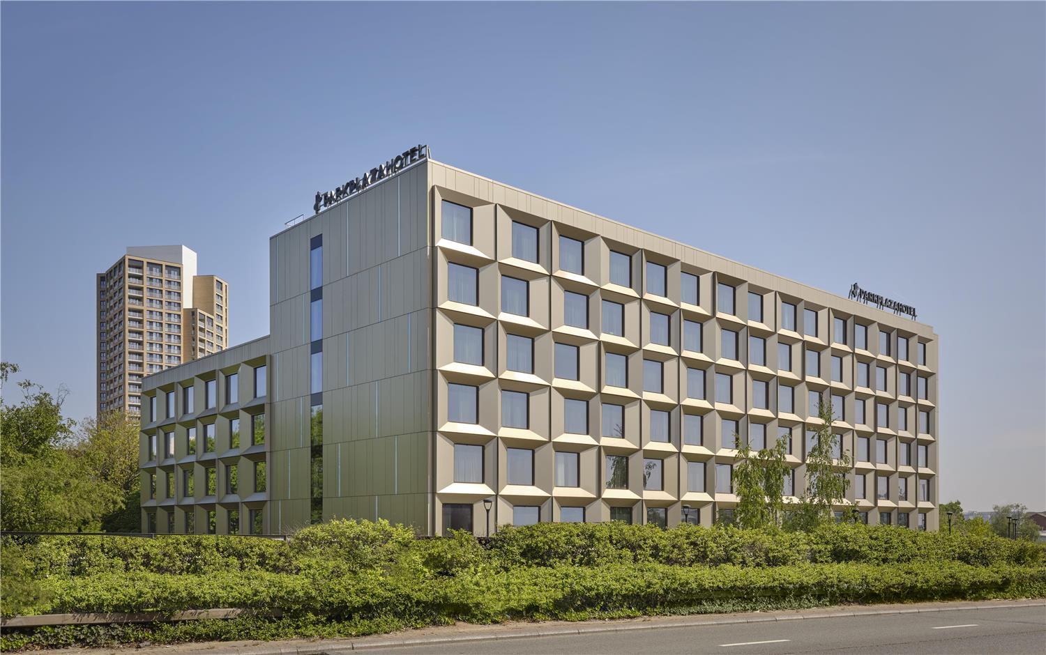Park Plaza London, Park Royal 1