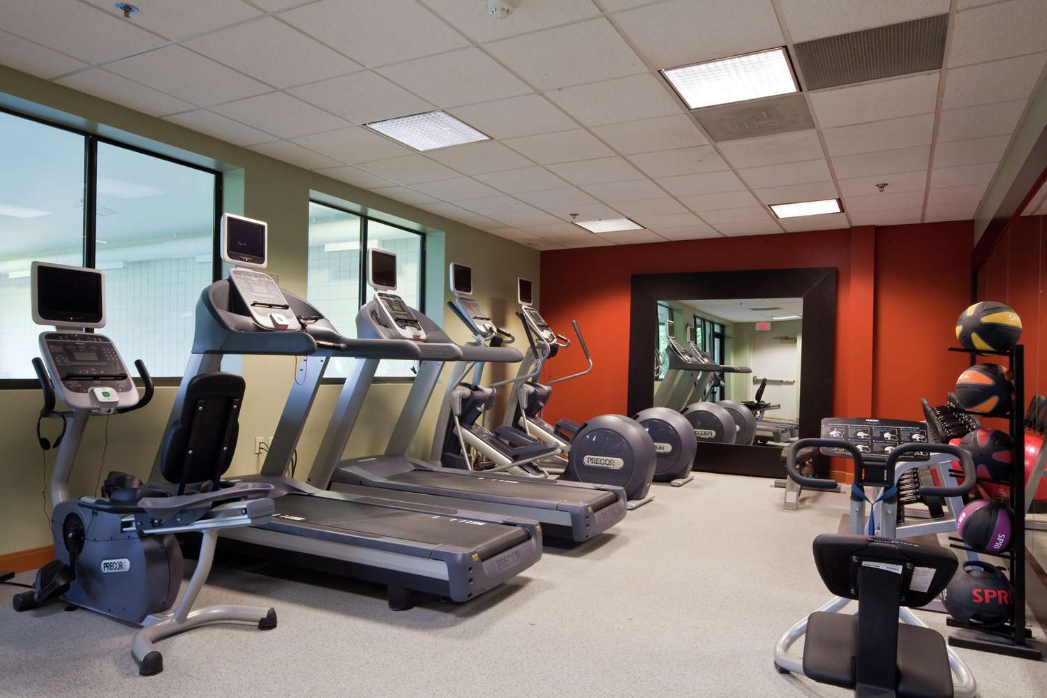 DoubleTree by Hilton Akron Fairlawn 1