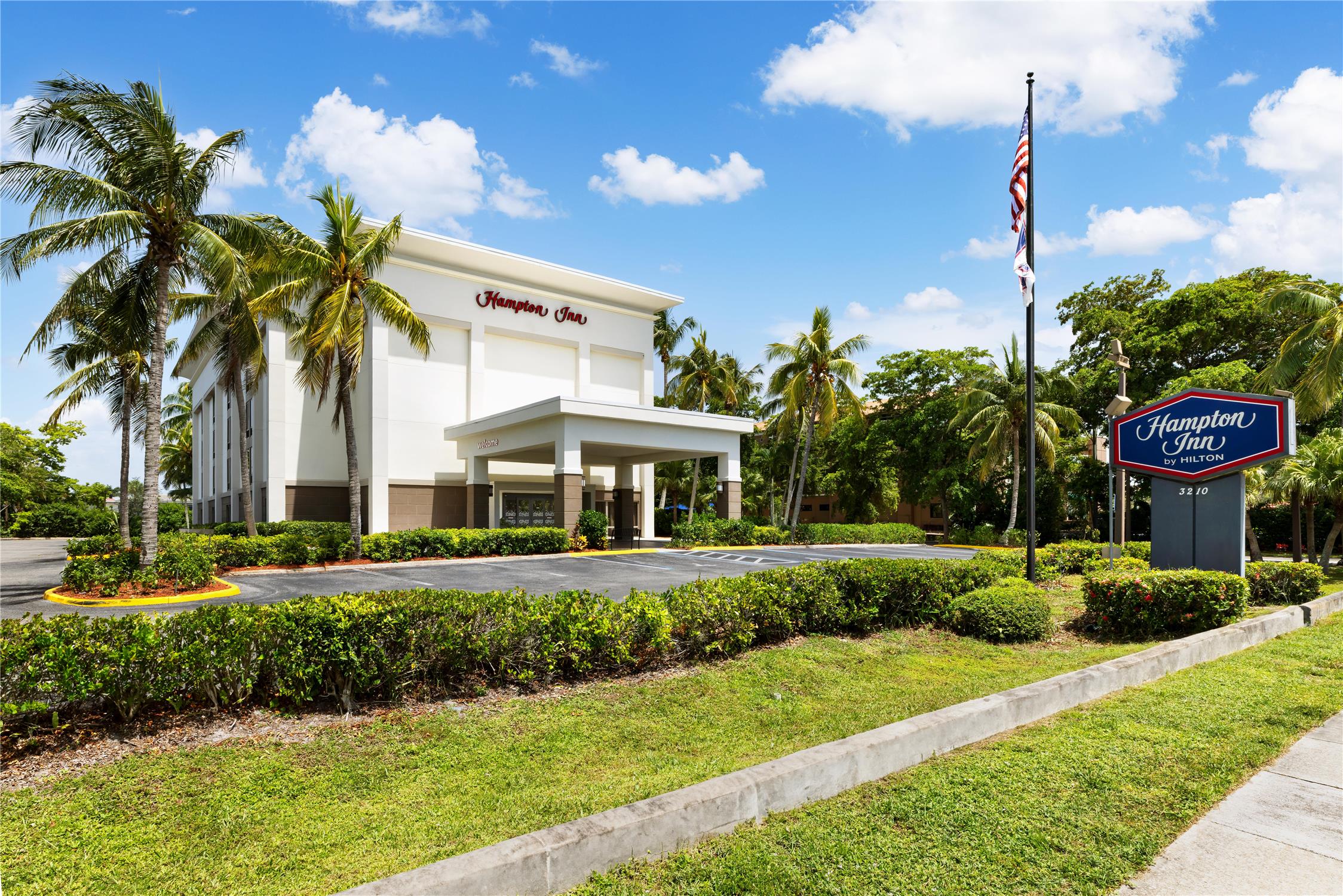 Hampton Inn Naples/Central 1