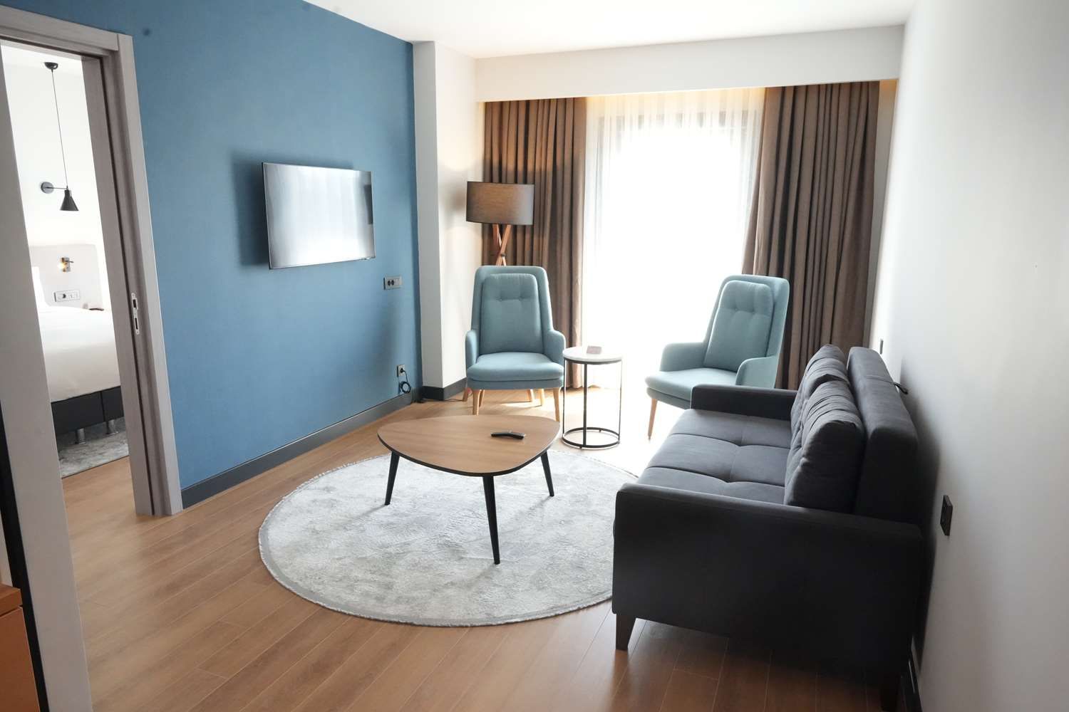 Junior Suite with Partial Sea View